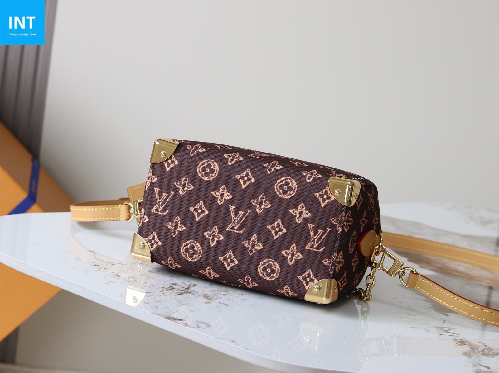 L0vis Vvtt0n M28102 Speedy Trunk 20