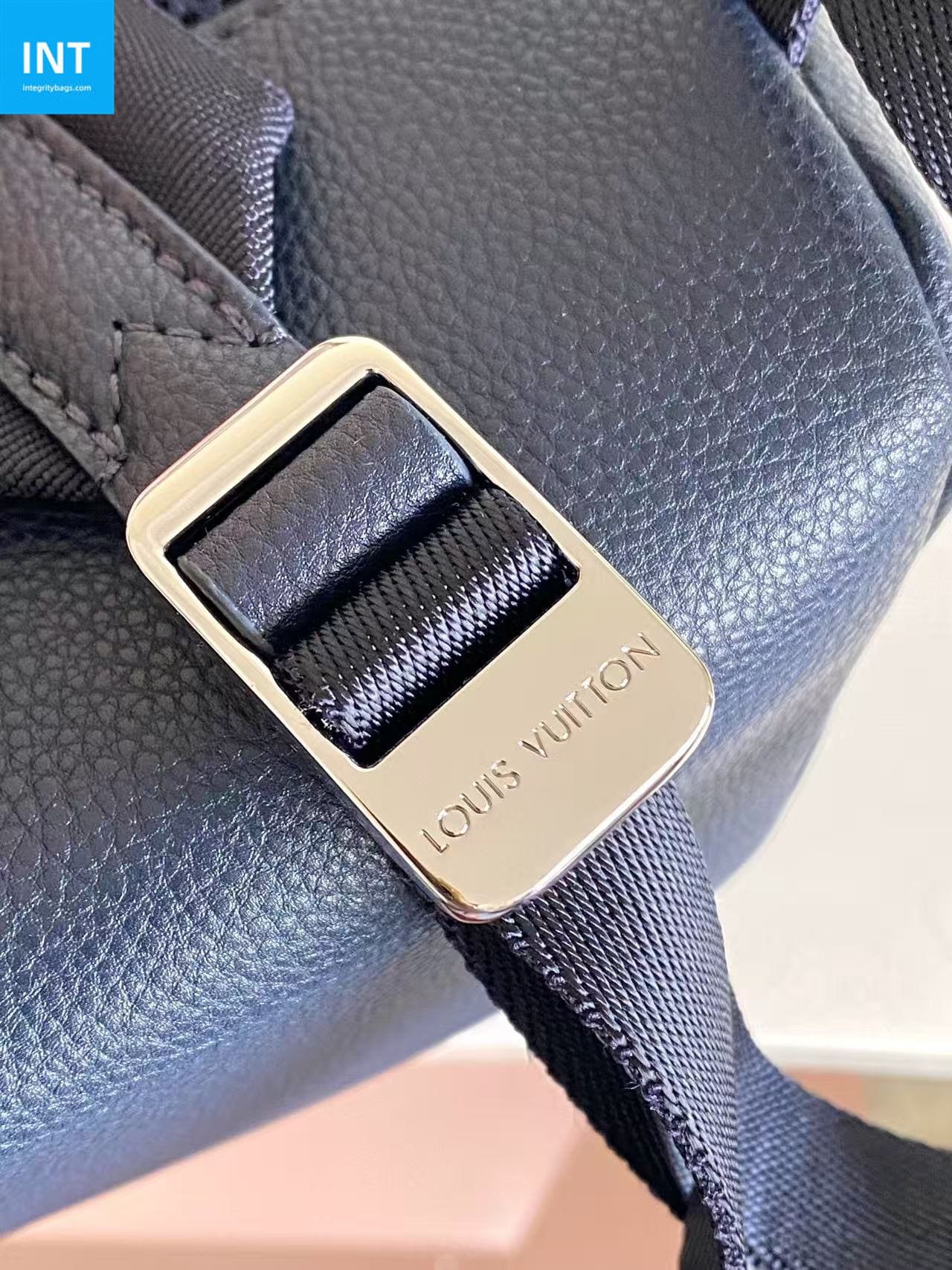 L0vis Vvtt0n M26022 Discovery Work Backpack