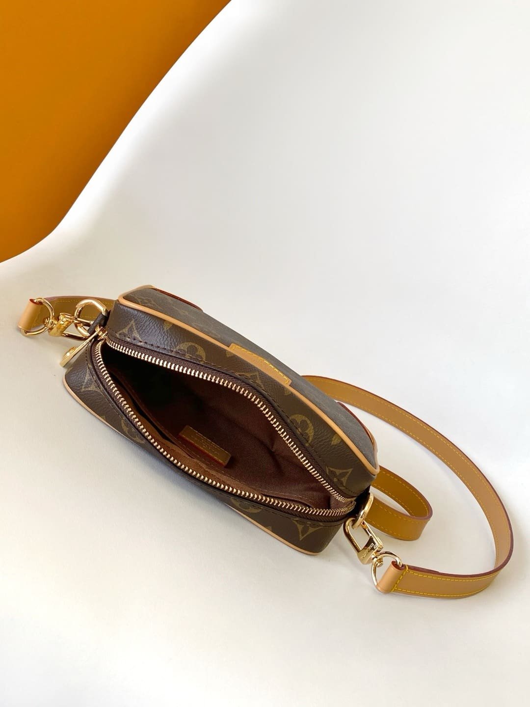 L0vis Vvtt0n M14058 Trocadéro Wearable Wallet
