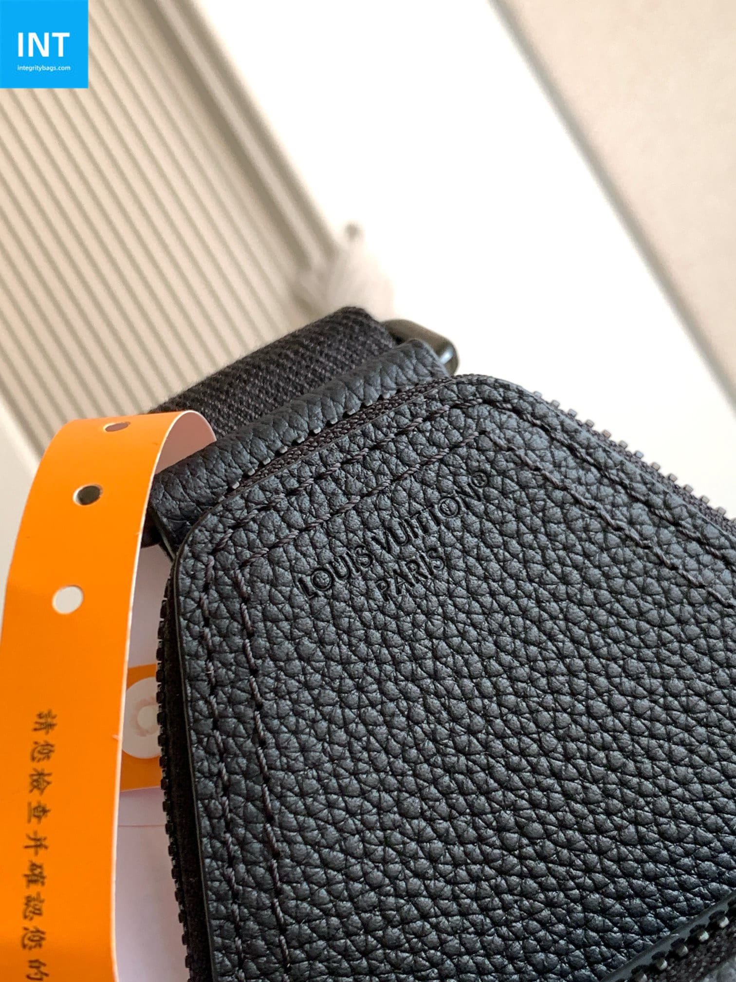 L0vis Vvtt0n M15255 Avenue Slingbag PM