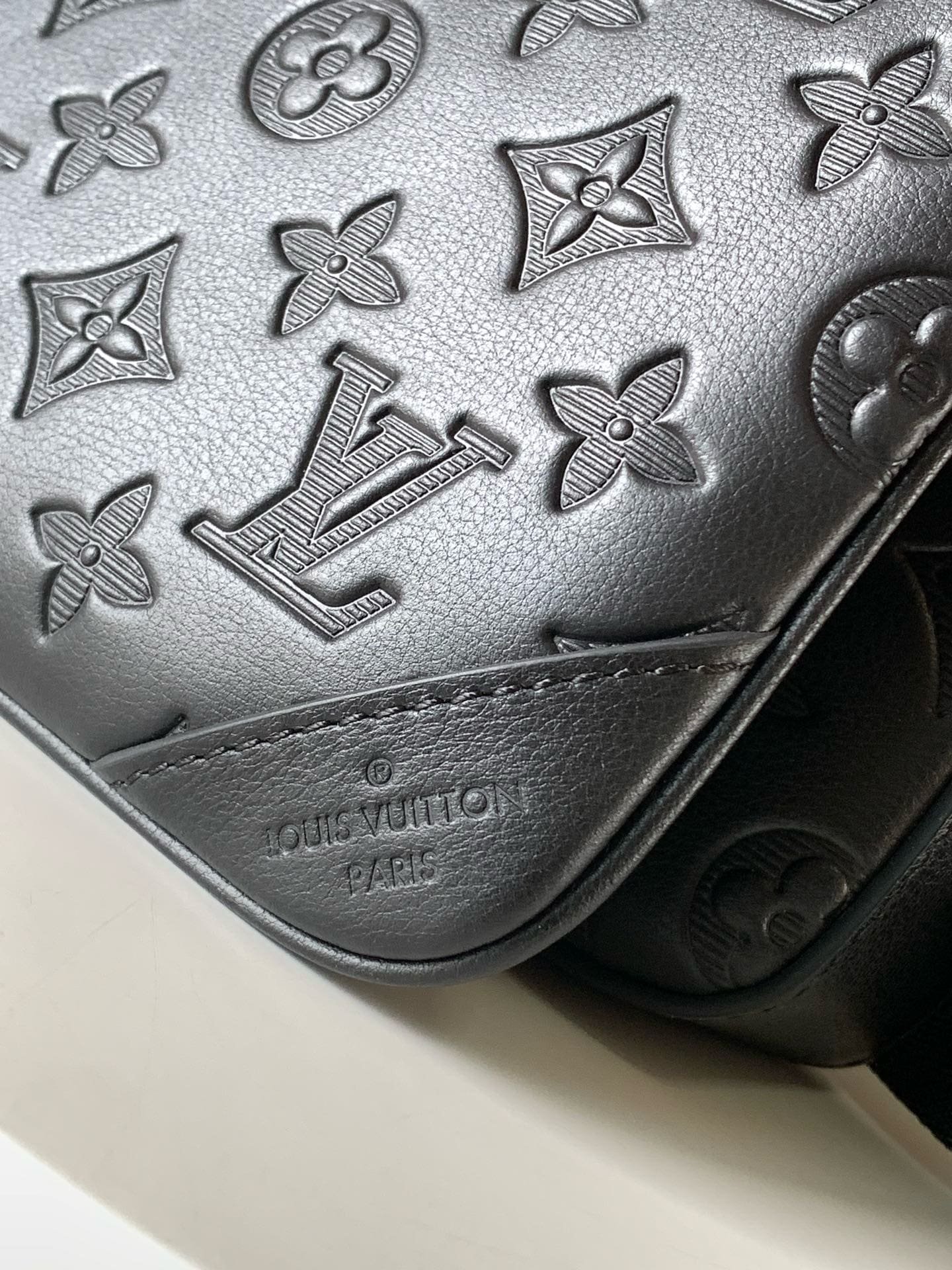 L0vis Vvtt0n M46602 Trio Messenger