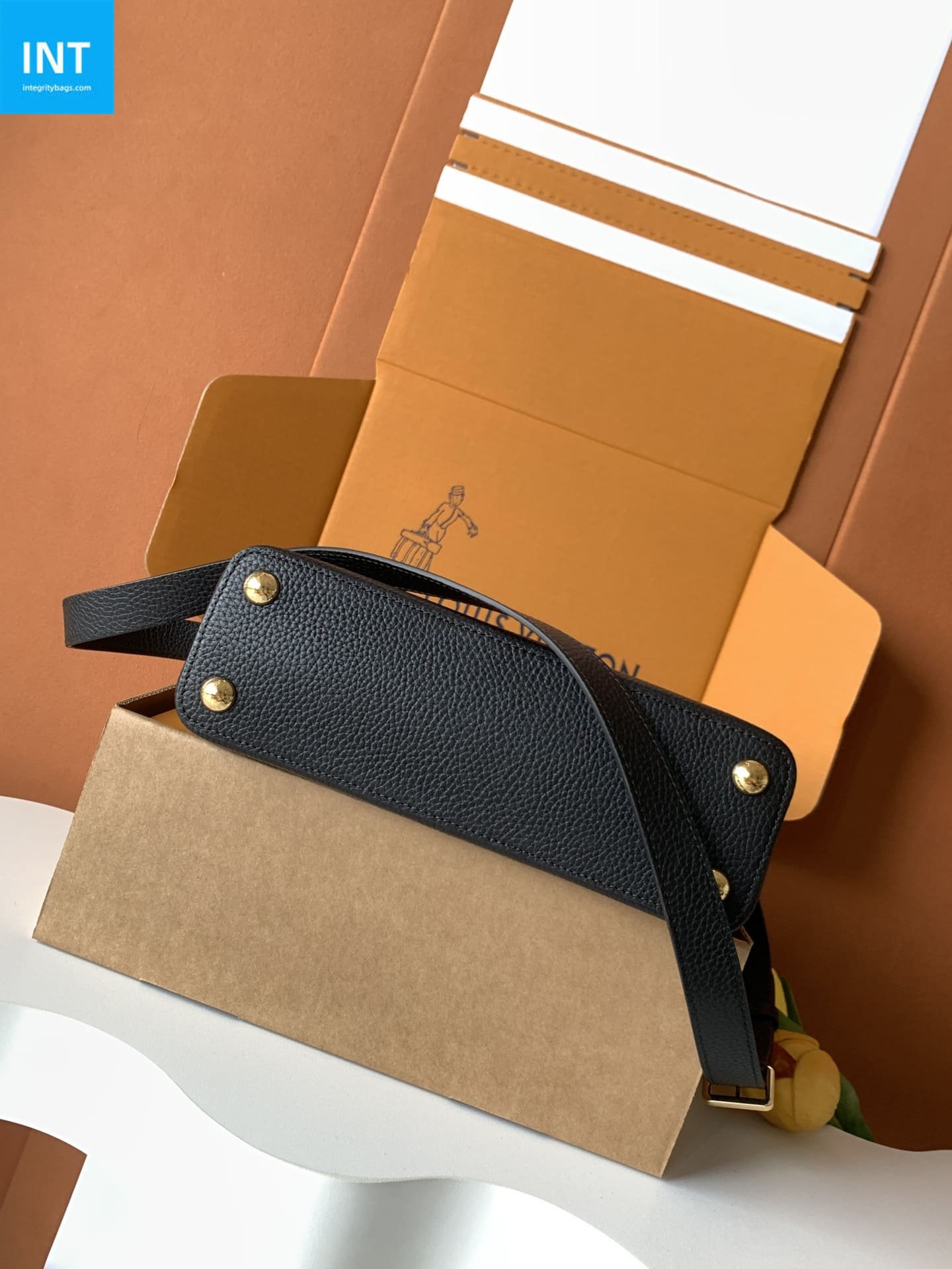 L0vis Vvtt0n M24728 Capucines BB