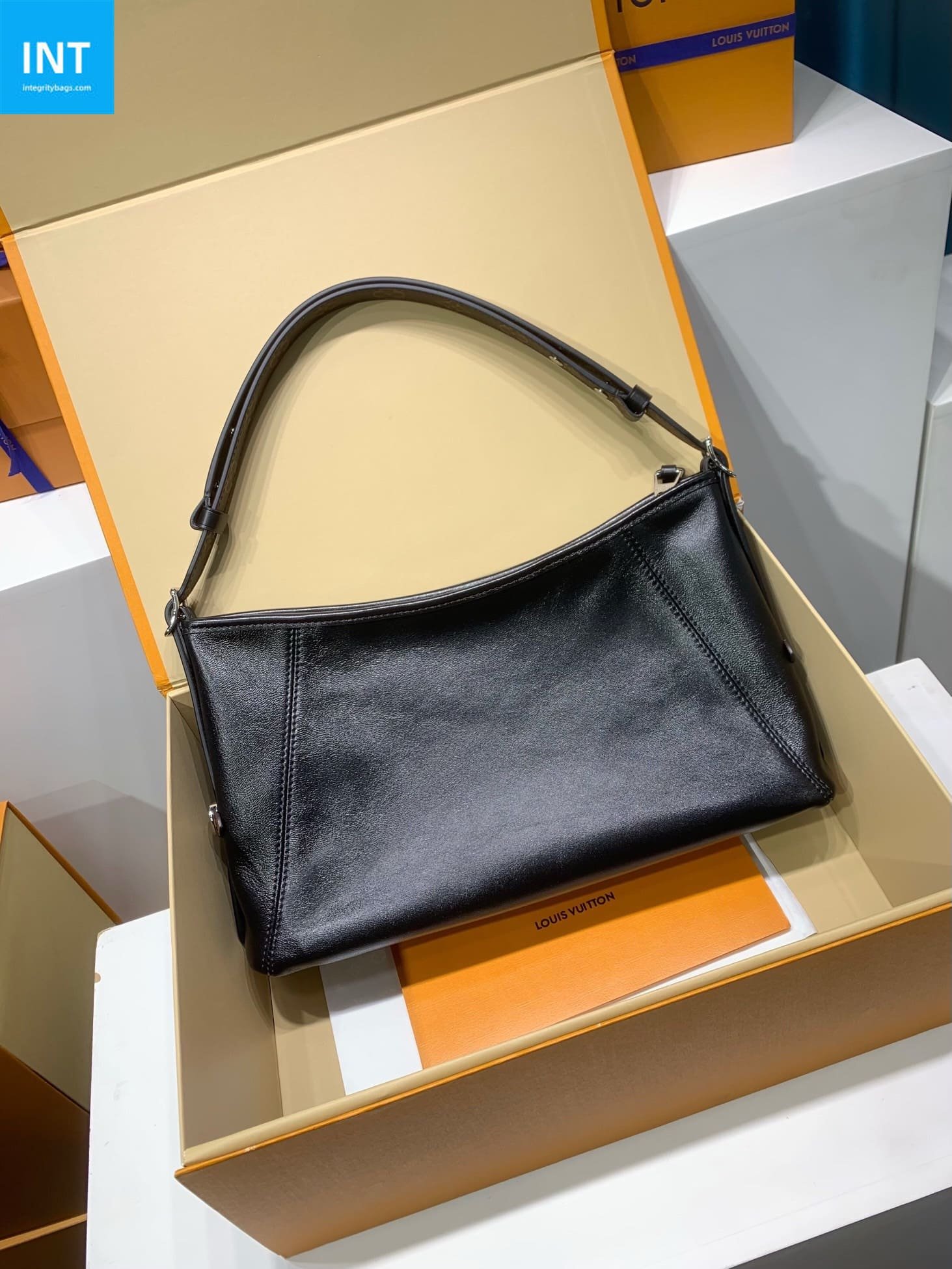 L0vis Vvtt0n M28160 CarryAll East West
