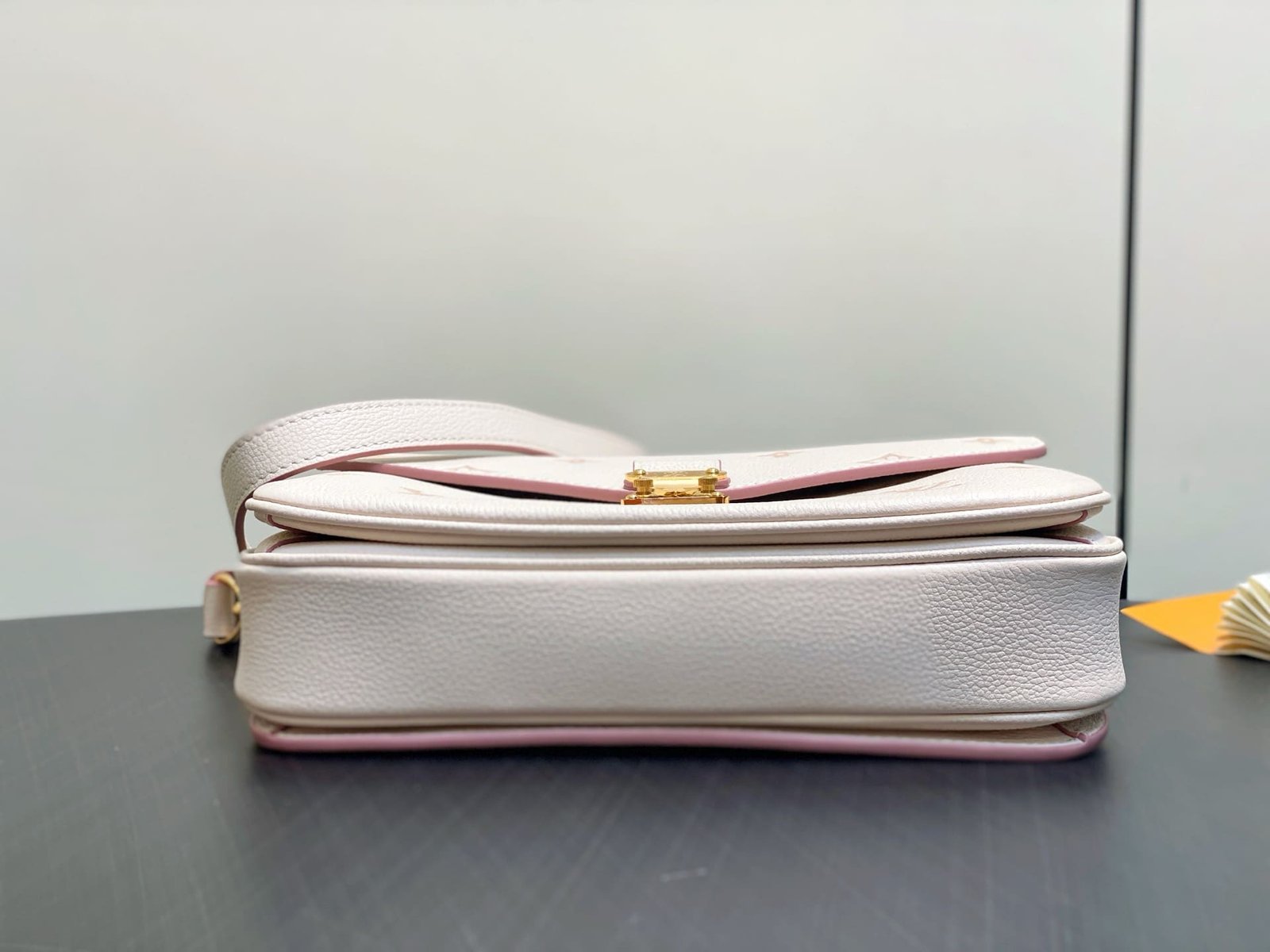 L0vis Vvtt0n M14977 Pochette Métis