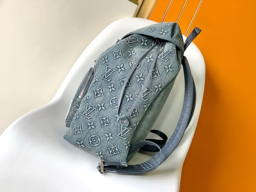L0vis Vvtt0n M22534 Montsouris Monogram Backpack
