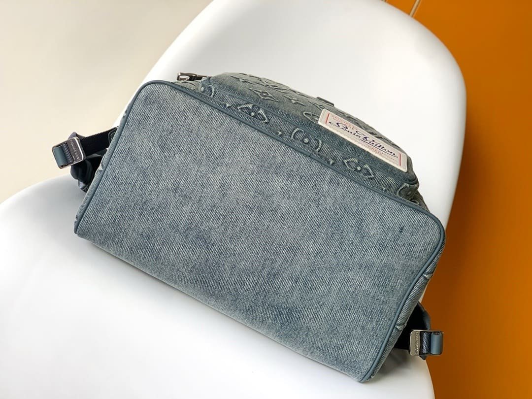 L0vis Vvtt0n M22534 Montsouris Monogram Backpack
