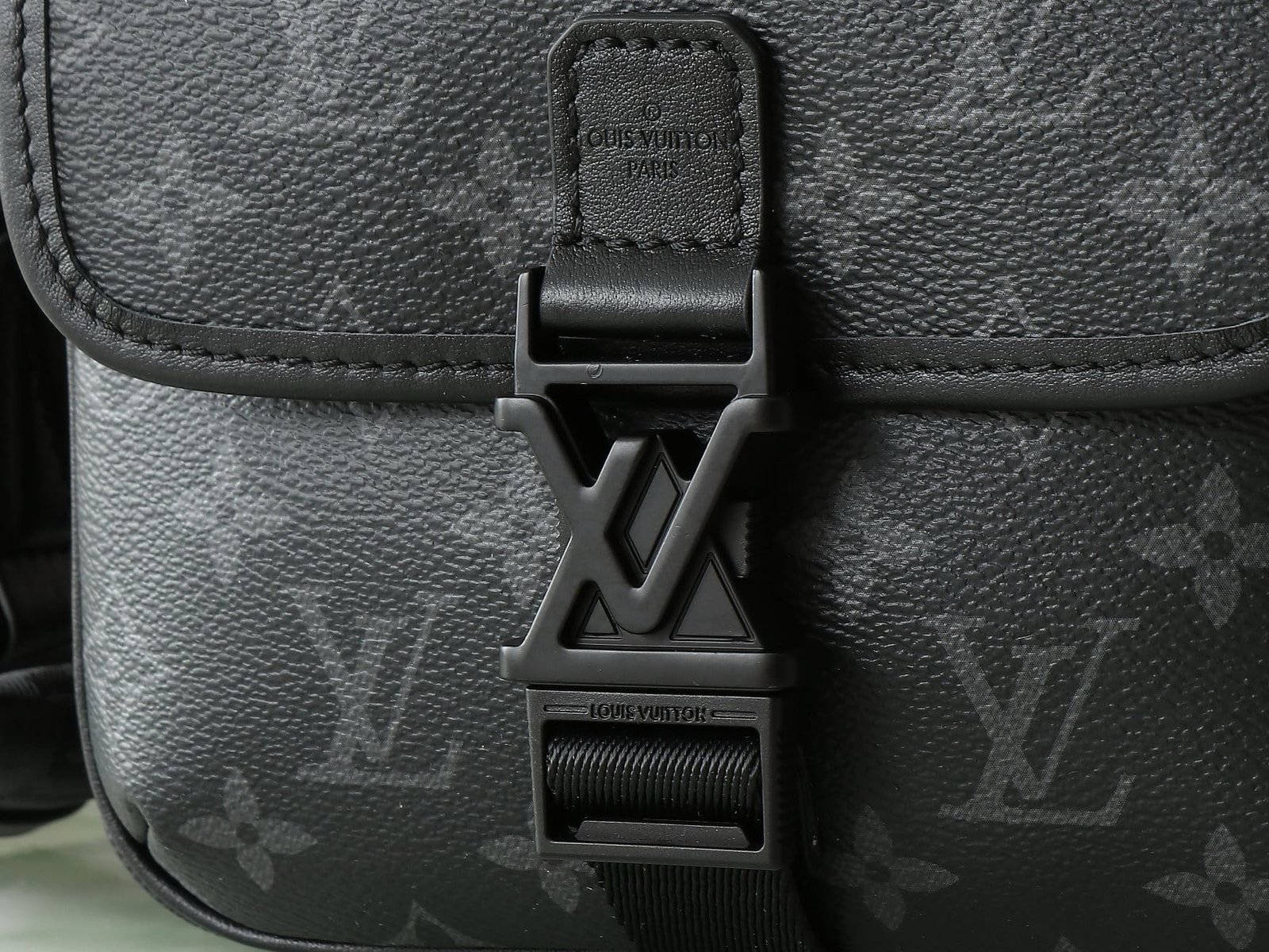 L0vis Vvtt0n M12518 Getaway Messenger