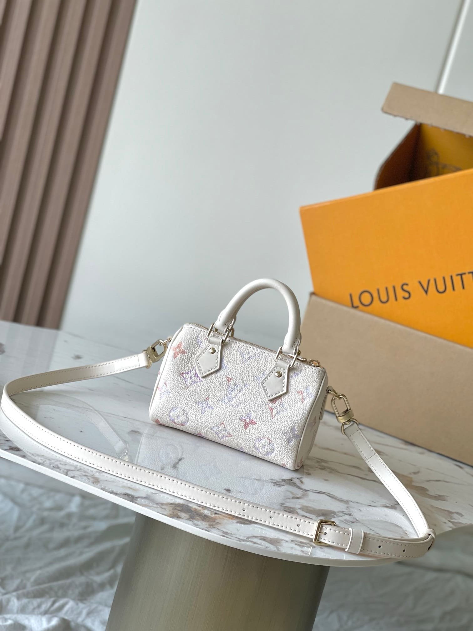 L0vis Vvtt0n M25591 Nano Speedy Bag