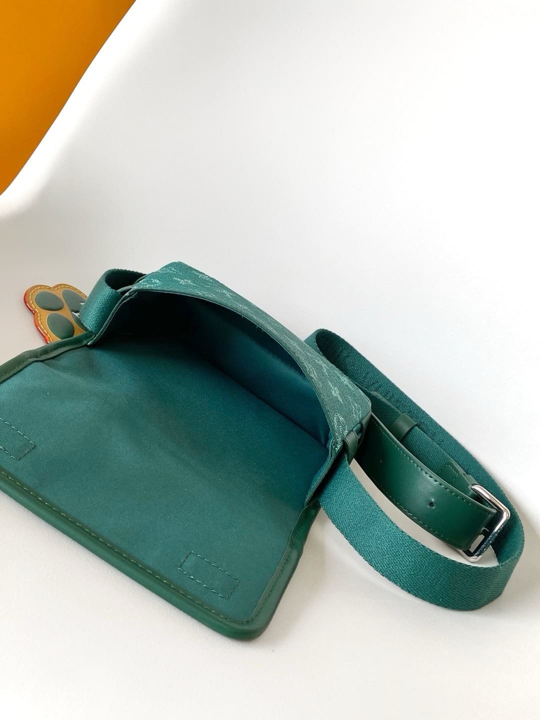 L0vis Vvtt0n M12637 Bosphore Wearable Wallet