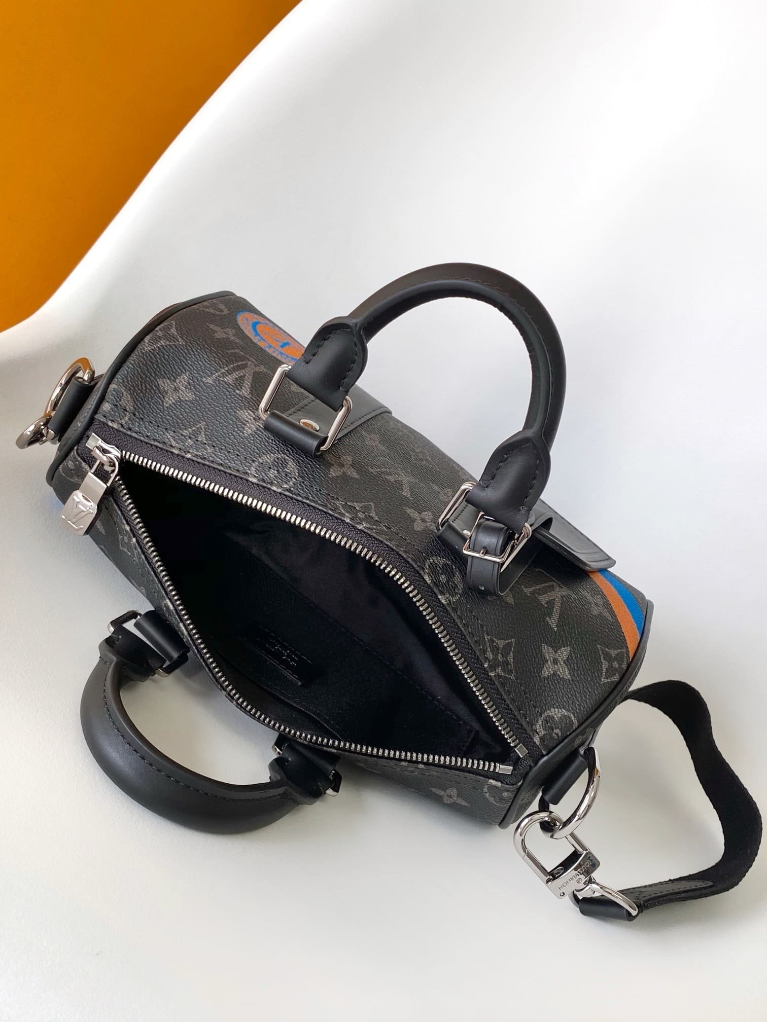 L0vis Vvtt0n P01942 Keepall Bandoulière 25 Mon Monogram