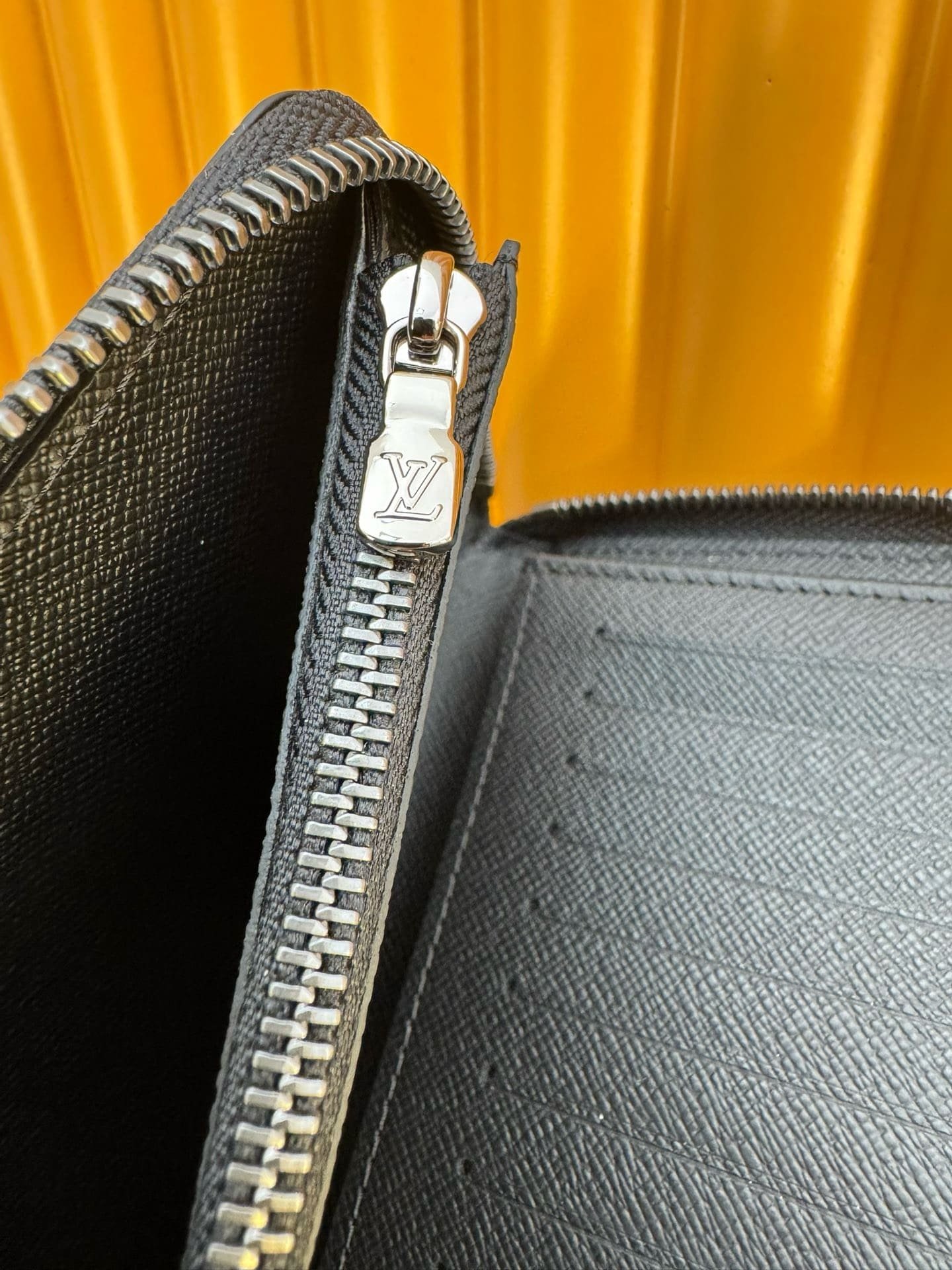 L0vis Vvtt0n M62295 Zippy Wallet Vertical