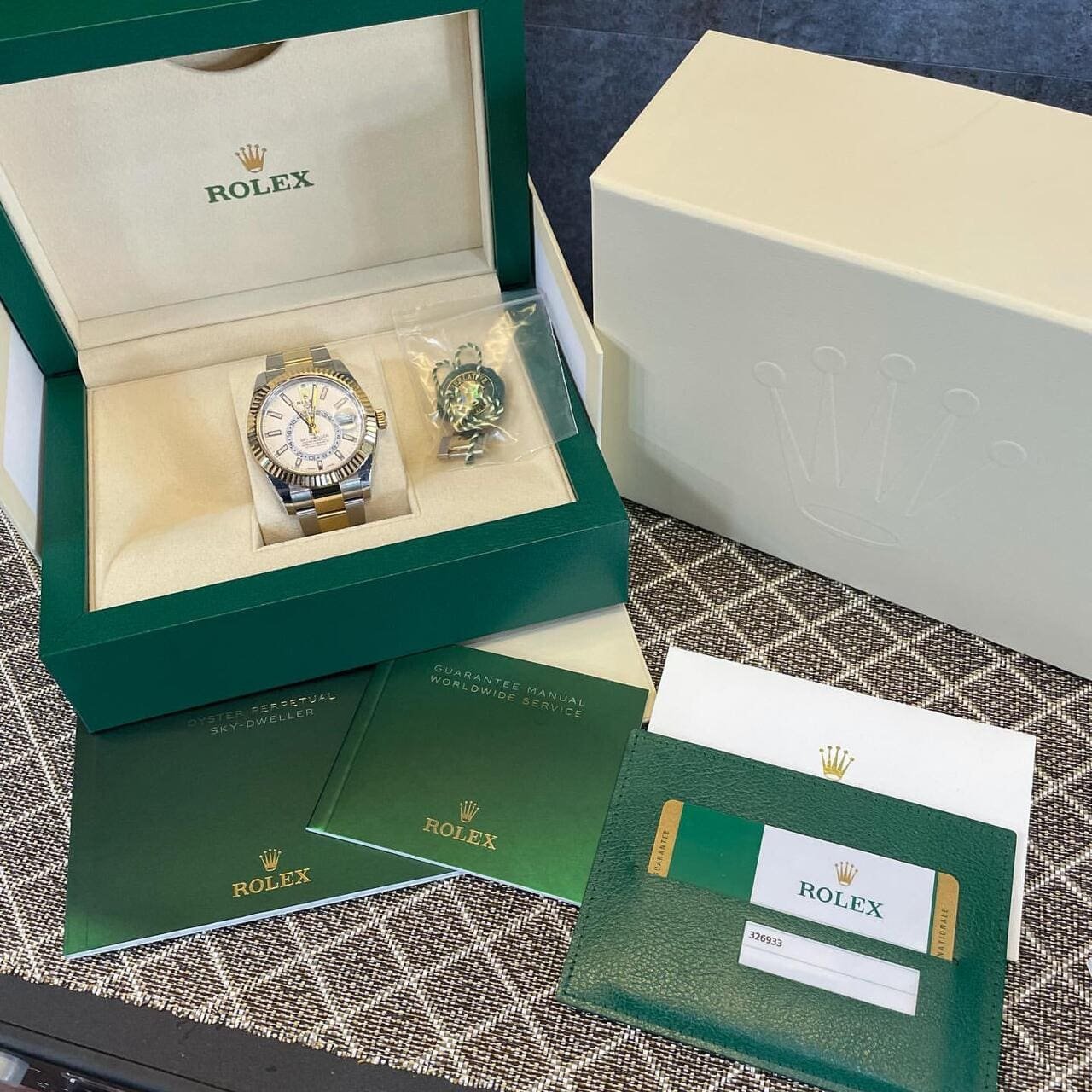 R01ex Sky-Dweller 326933 Stainless Steel Yellow Gold White Dial (2022)
