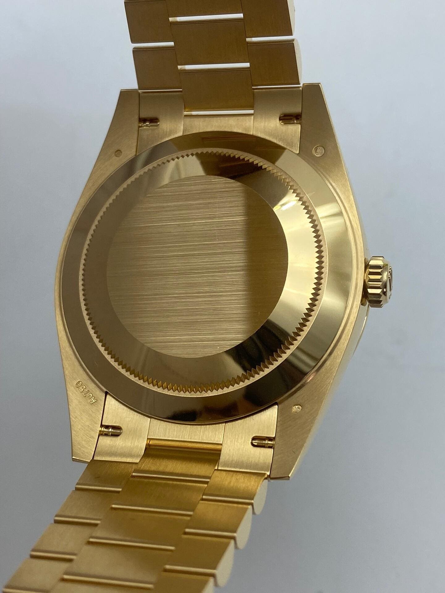 R01ex Day-Date 40 228348RBR Yellow Gold Green Ombre Roman Numeral Dial D1am0nd Bezel (2024)