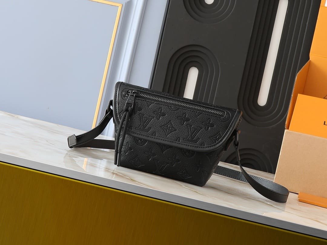 L0vis Vvtt0n M12636 Pulse Wearable Wallet