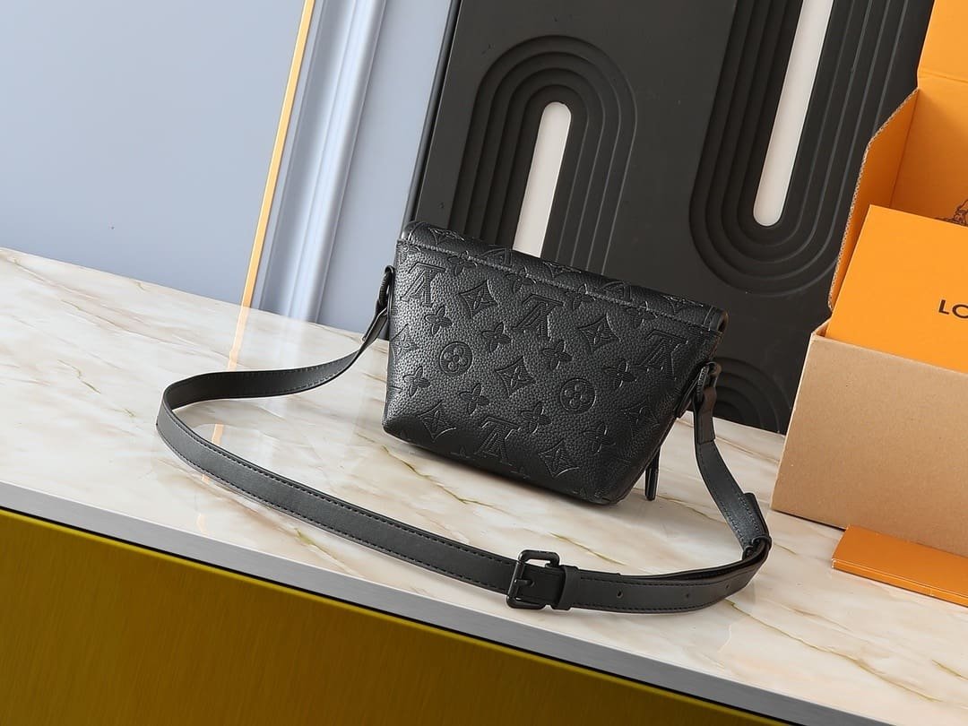 L0vis Vvtt0n M12636 Pulse Wearable Wallet