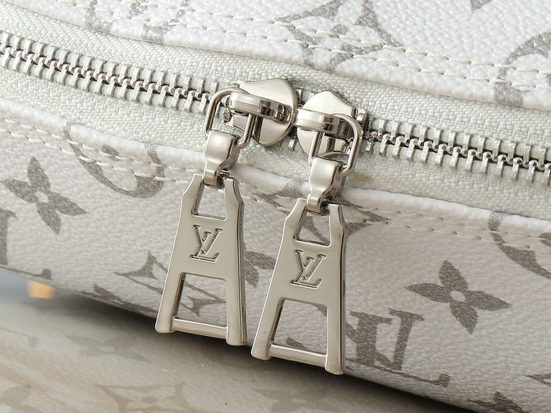 L0vis Vvtt0n M12052 Cosmetic Pouch