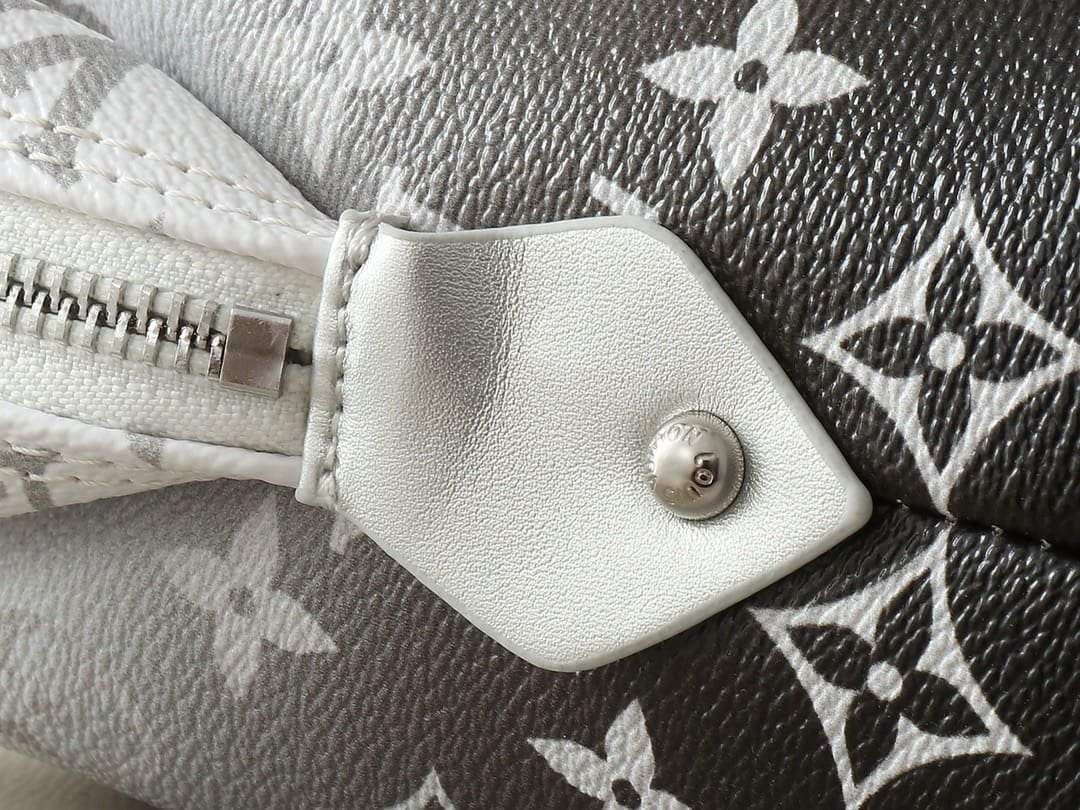 L0vis Vvtt0n M12052 Cosmetic Pouch