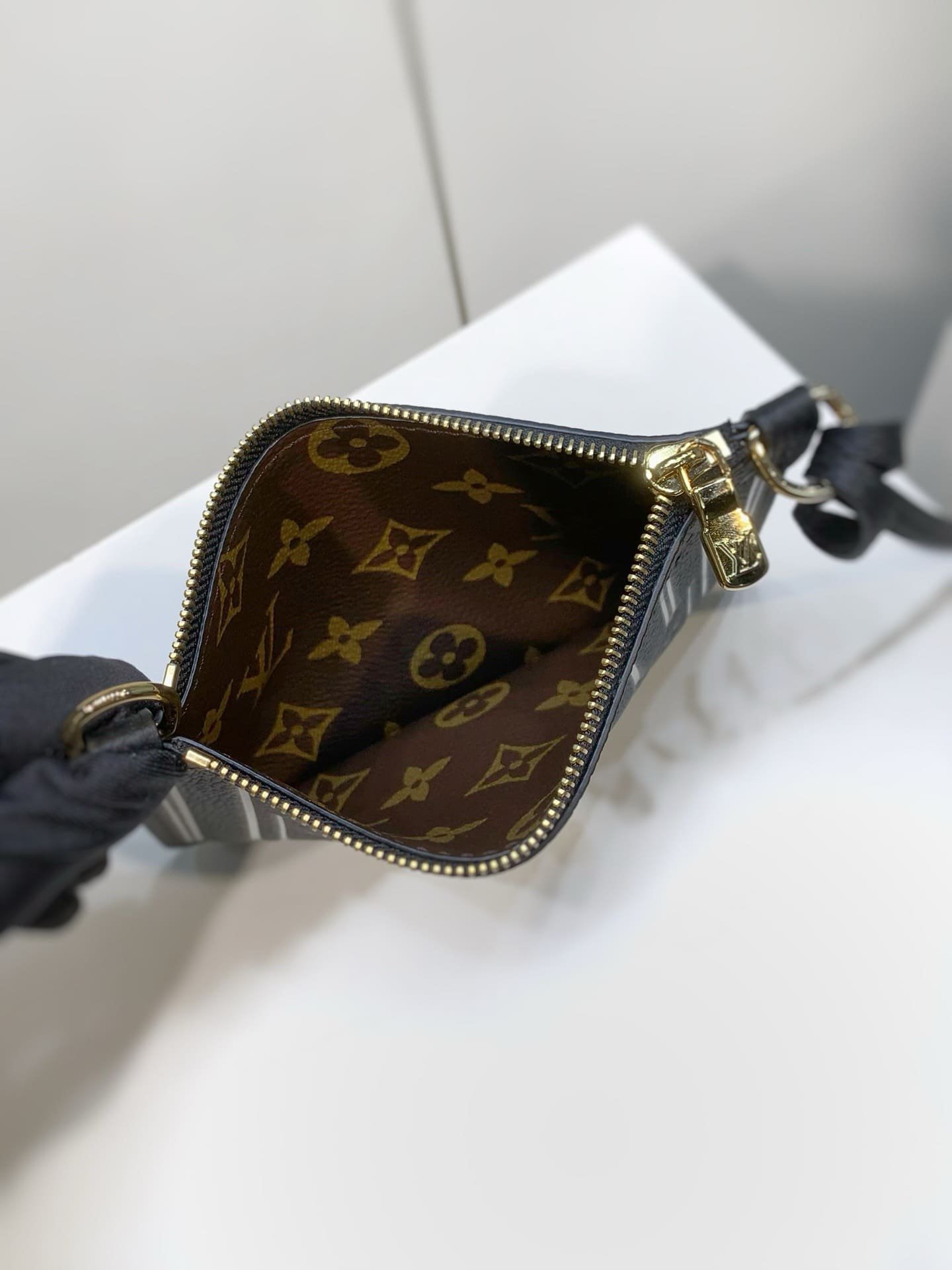 L0vis Vvtt0n M12099 Neverfull Bandoulière Inside Out BB