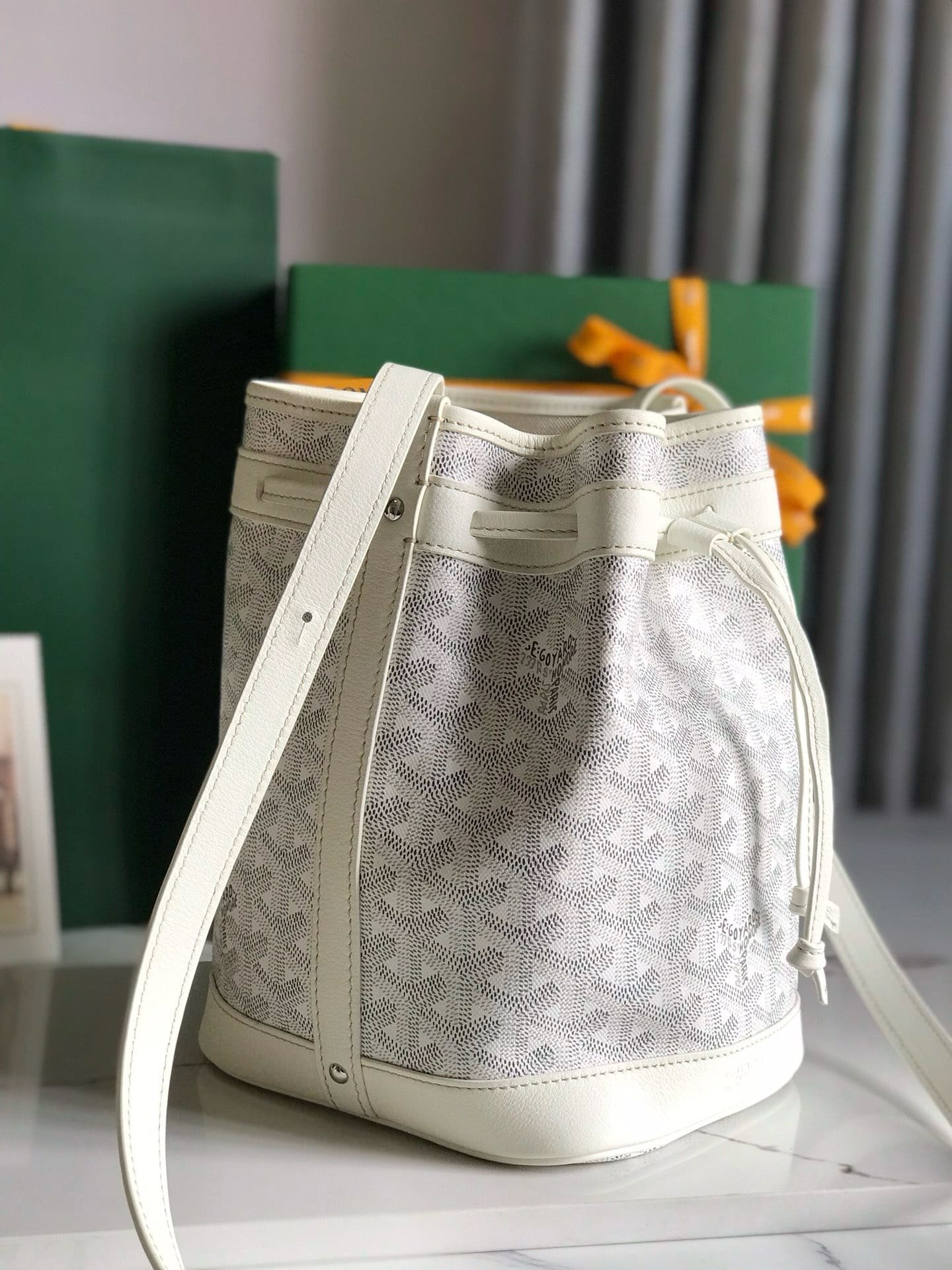 G09ard Petit Flot Bucket Bag
