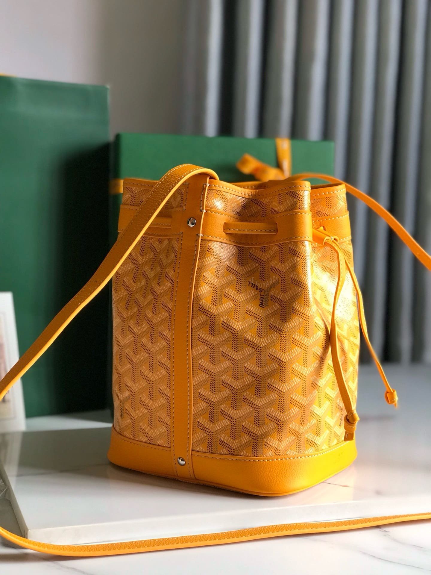 G09ard Petit Flot Bucket Bag