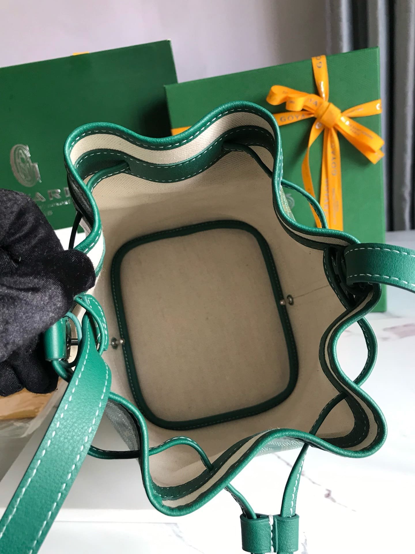 G09ard Petit Flot Bucket Bag