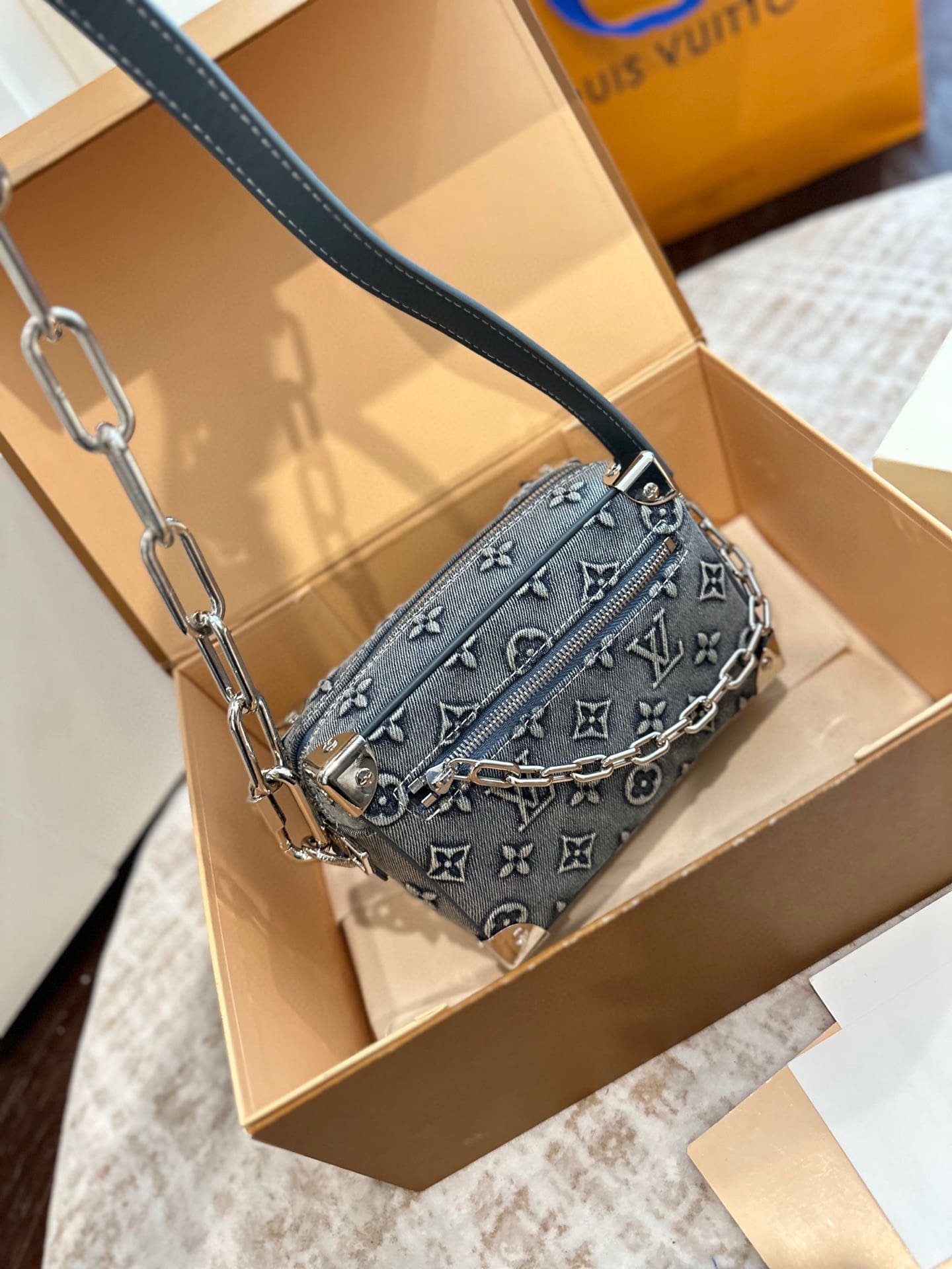 L0vis Vvtt0n mini soft trunk bag