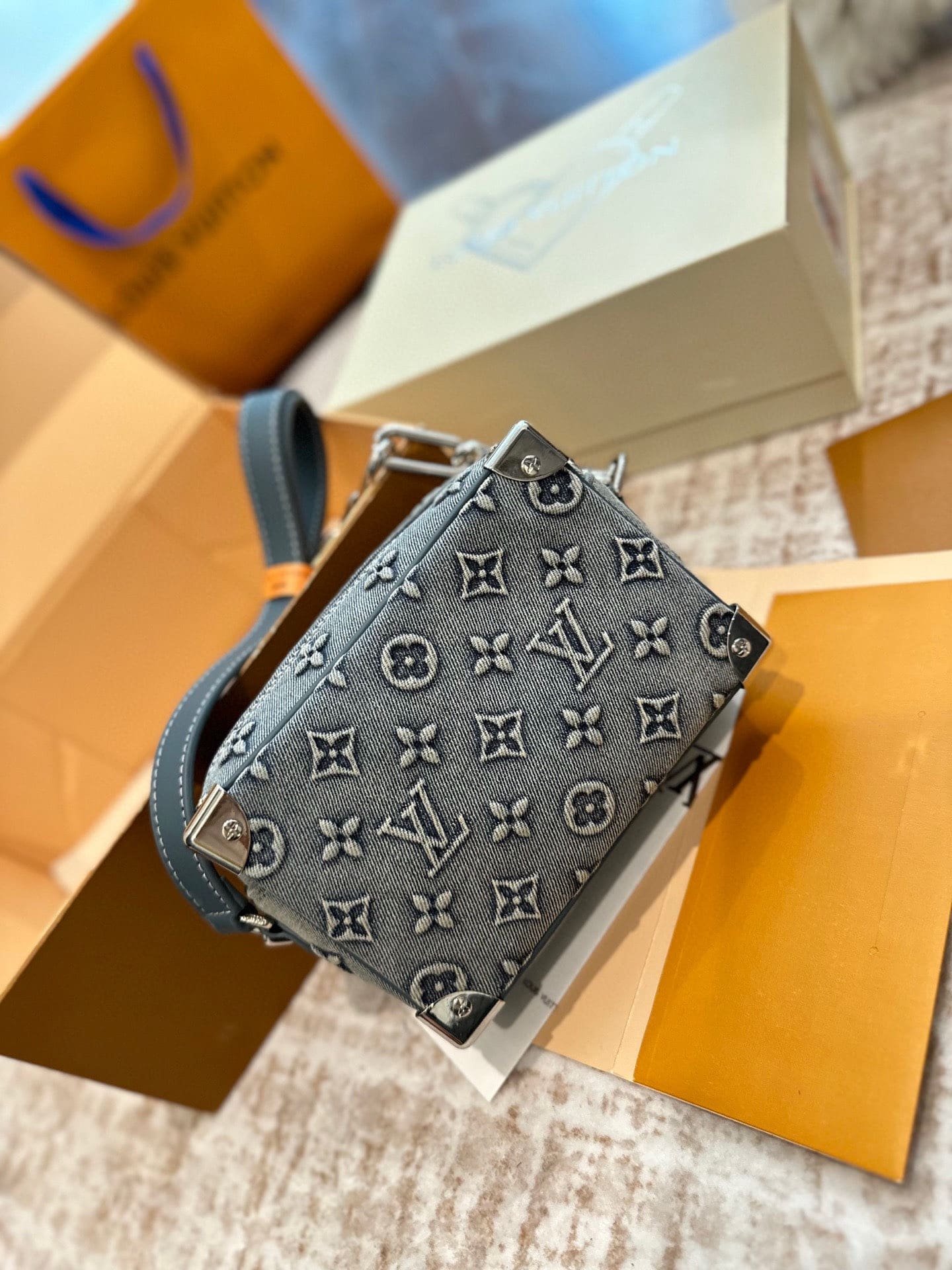 L0vis Vvtt0n mini soft trunk bag