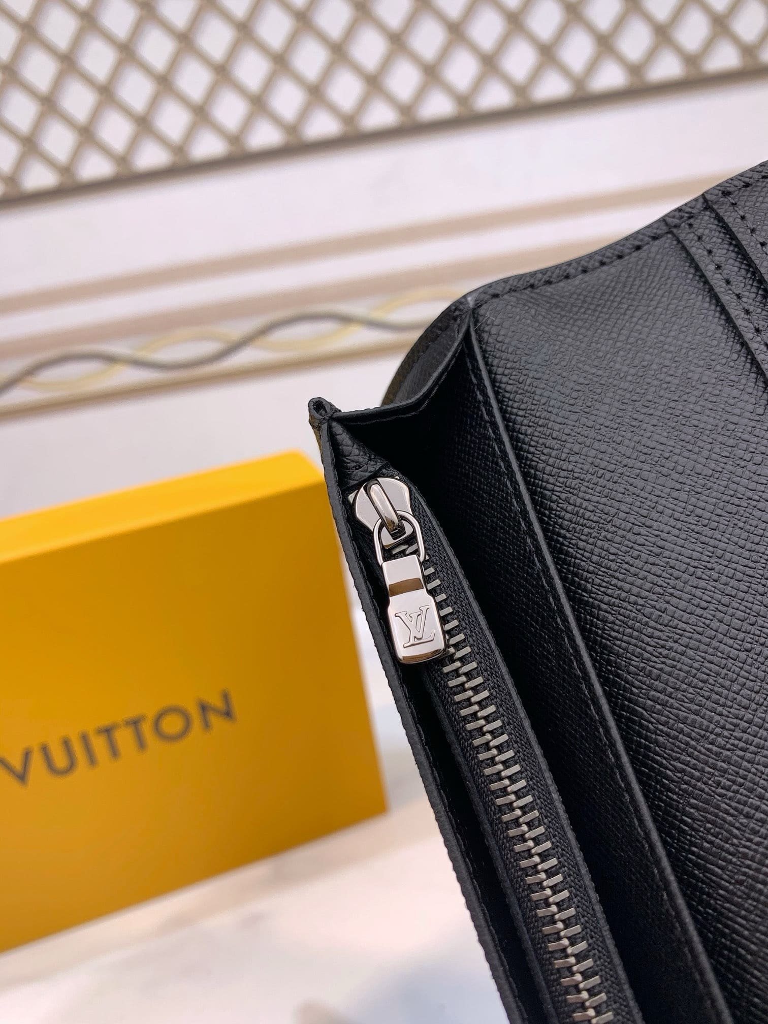 L0vis Vvtt0n M61697 Brazza Wallet