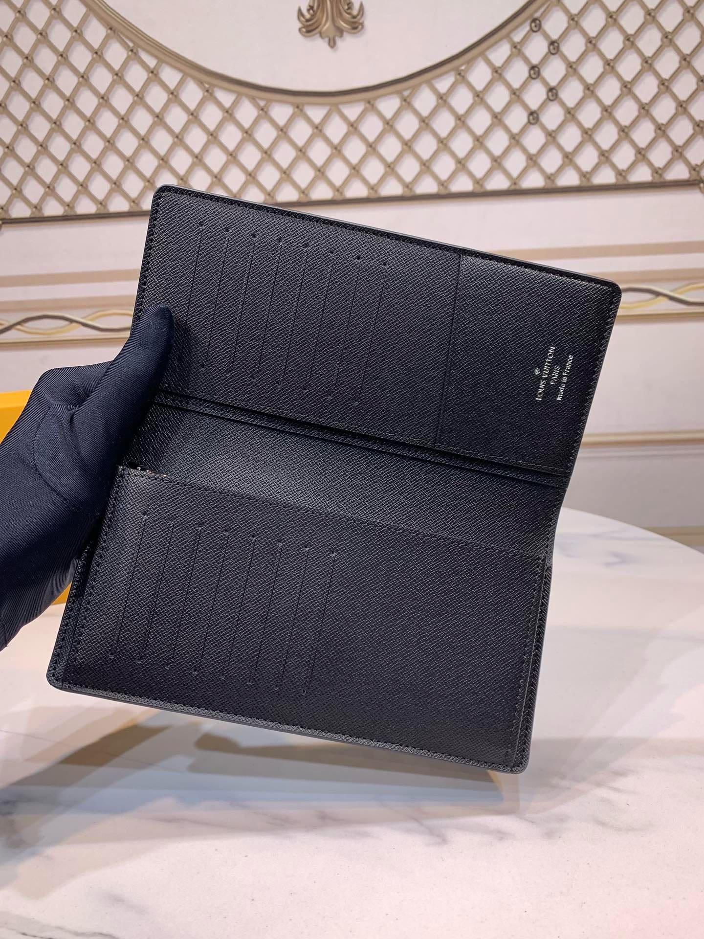 L0vis Vvtt0n M61697 Brazza Wallet