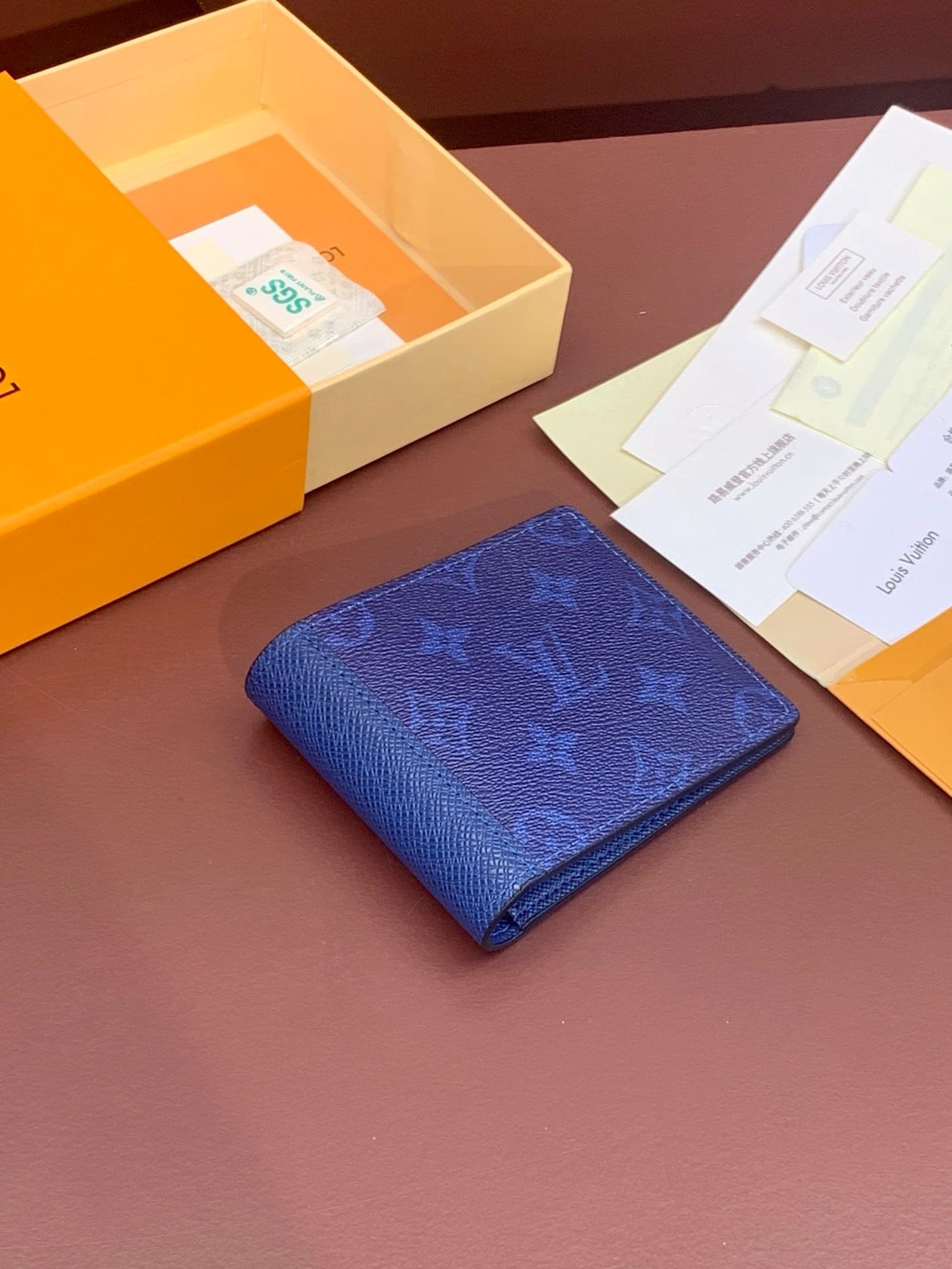 L0vis Vvtt0n M30299 Multiple Wallet