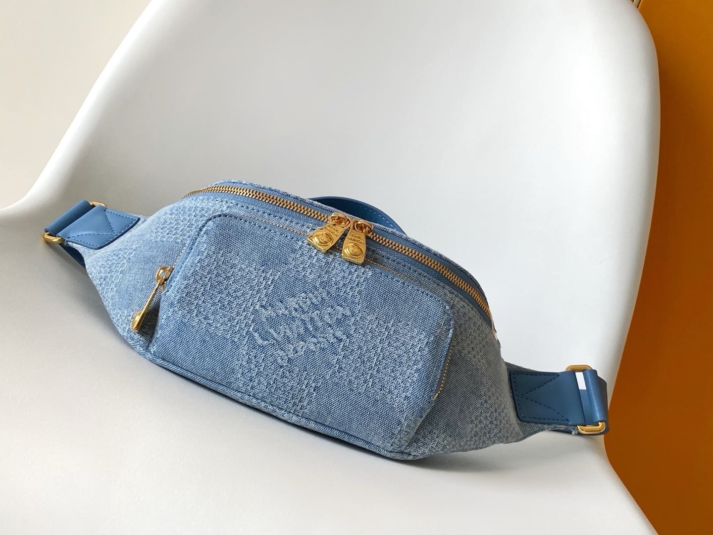 L0vis Vvtt0n N00205 Rush Bumbag