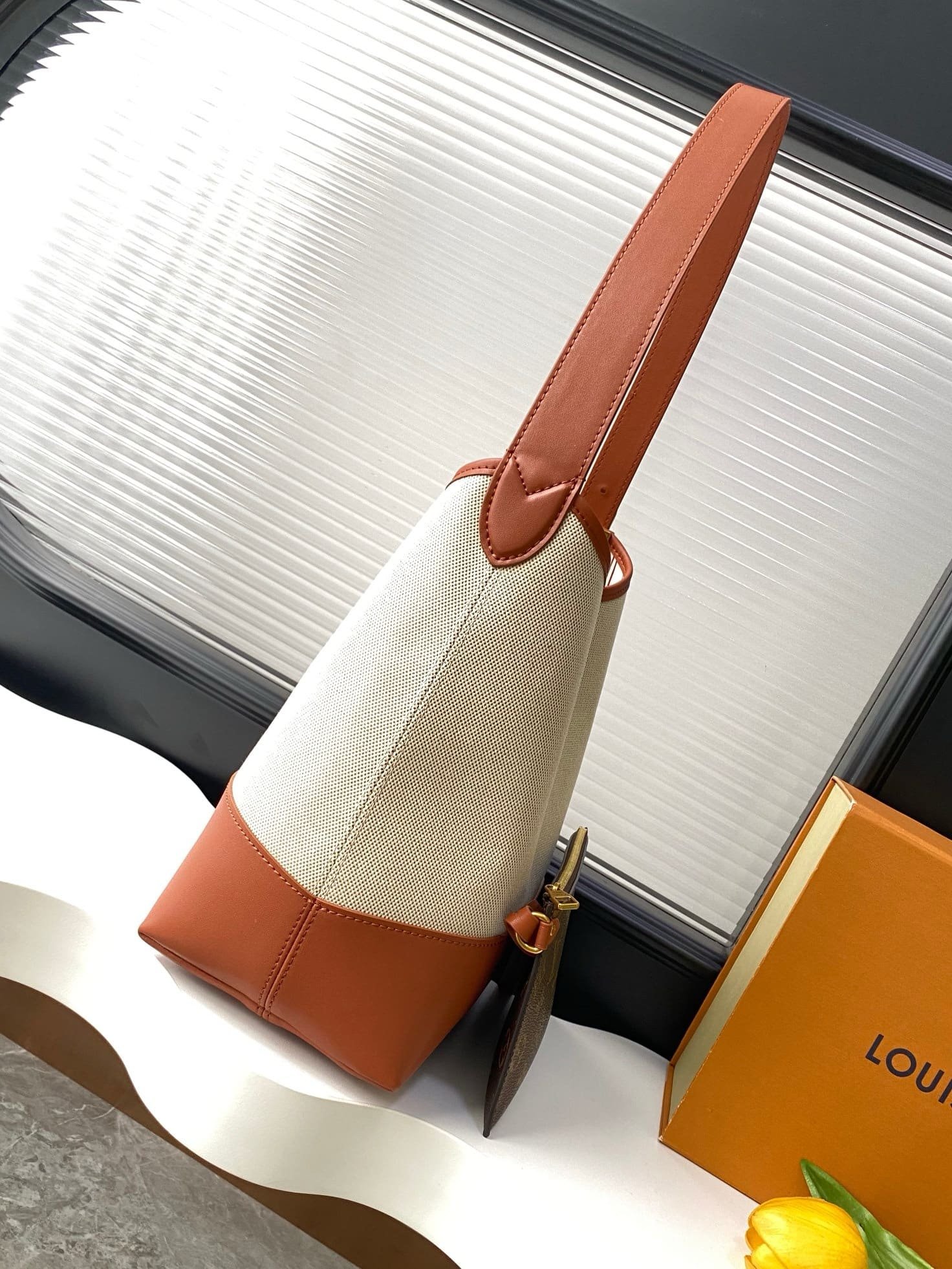 L0vis Vvtt0n M25468 Low Key PM Hobo Bag