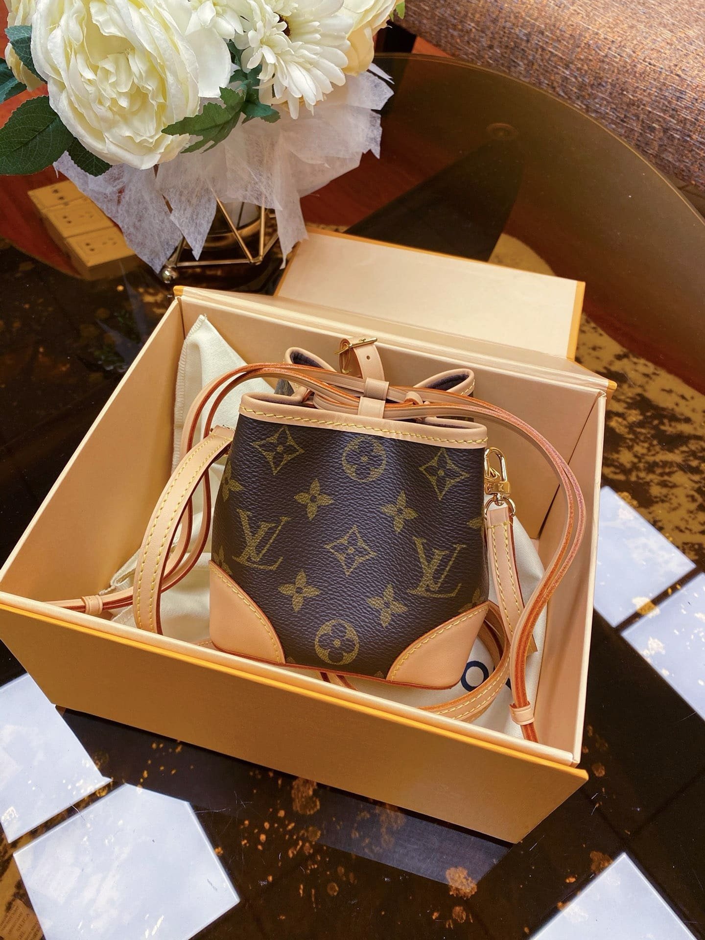 L0vis Vvtt0n M57099 Mini Bucket Bag
