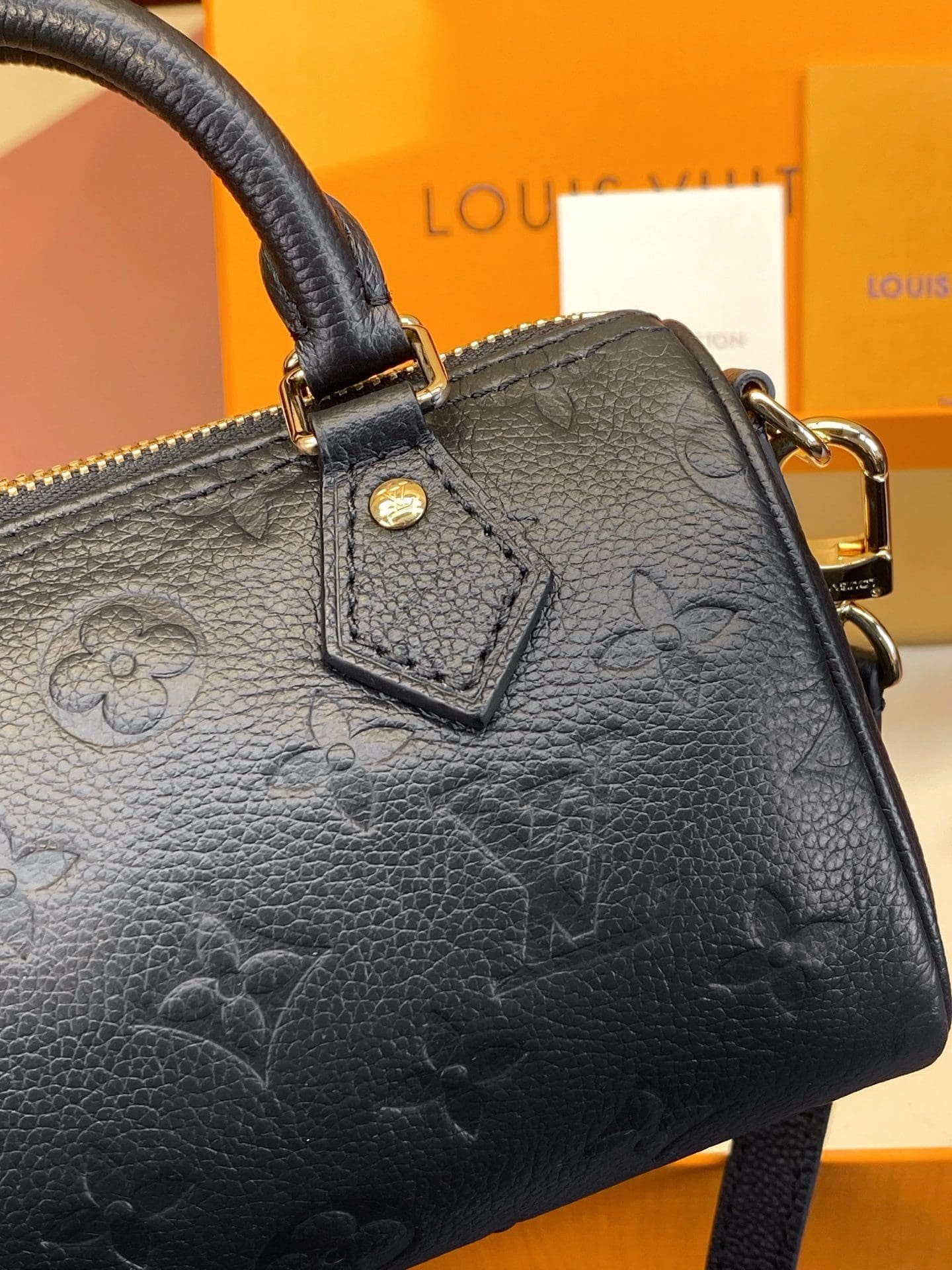 L0vis Vvtt0n M82450 NANO SPEEDY BAG