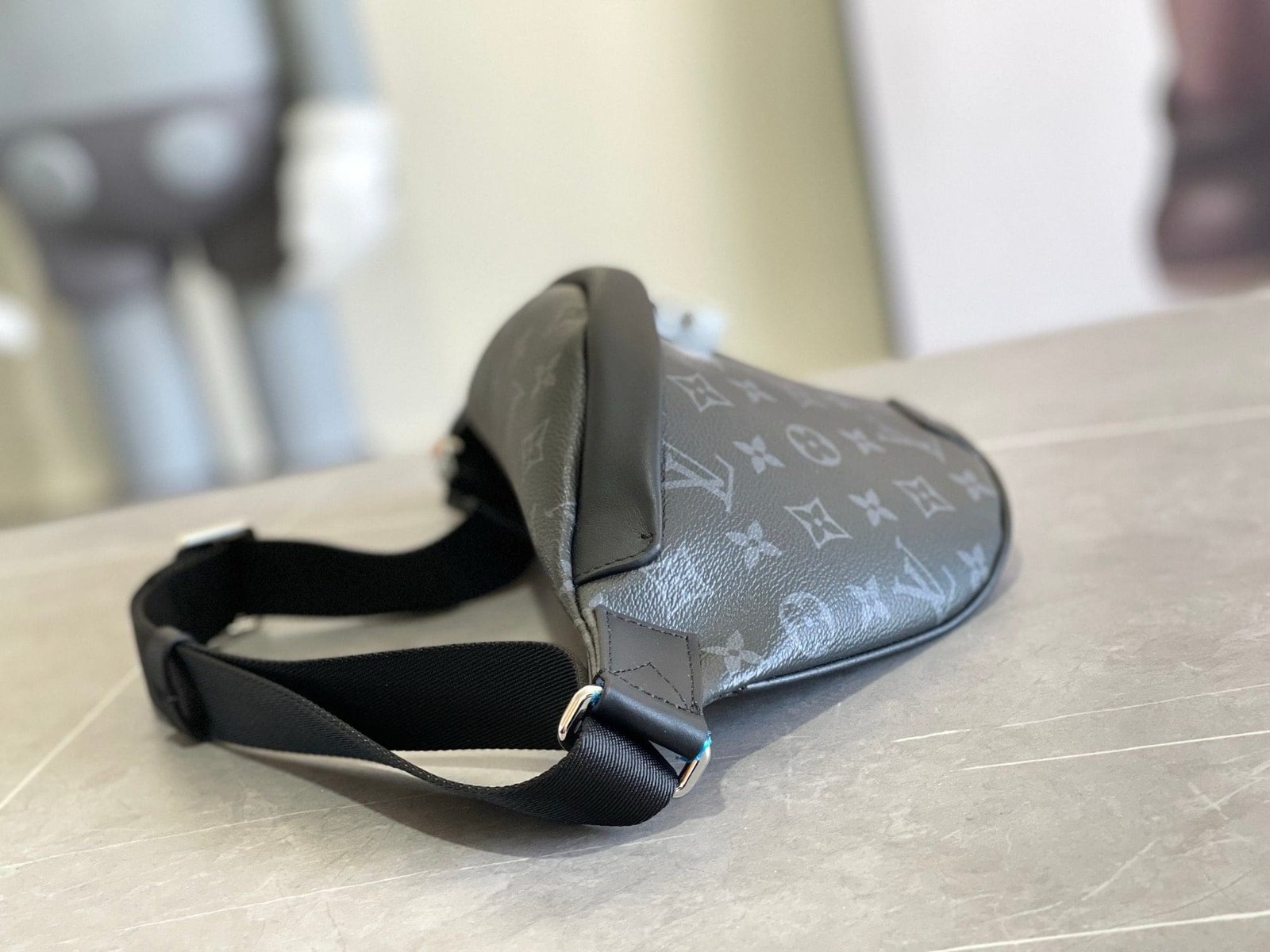L0vis Vvtt0n M46035 Discovery Bumbag PM
