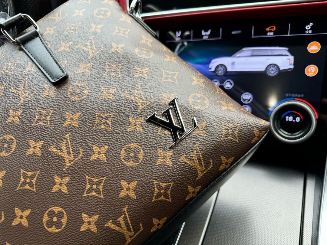 L0vis Vvtt0n briefcase