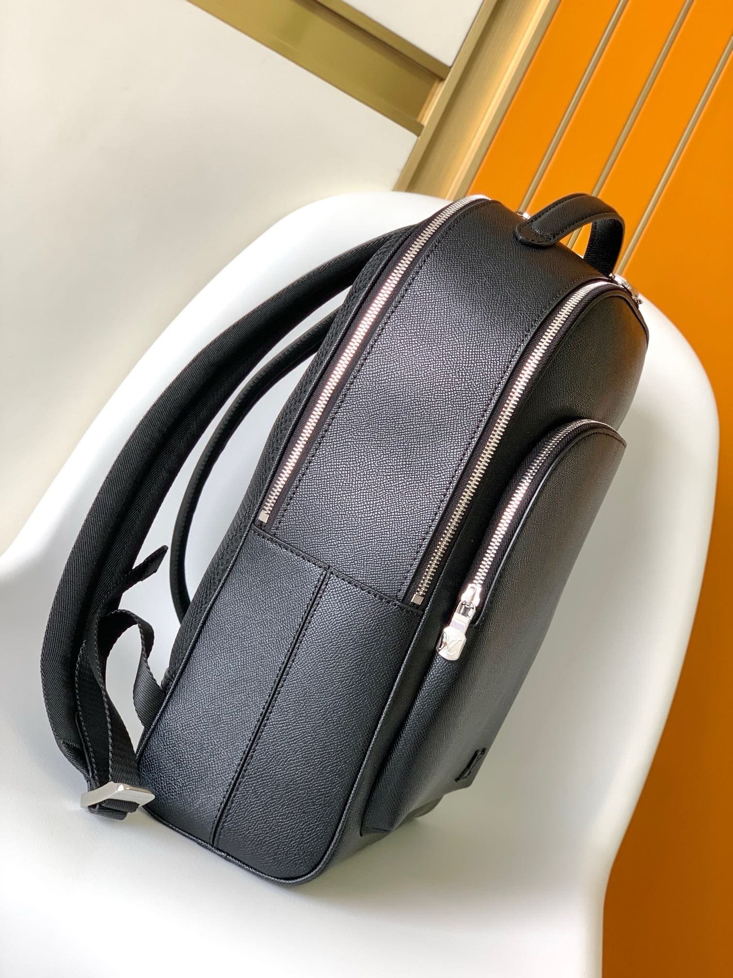 L0vis Vvtt0n M30977 AVENUE Backpack