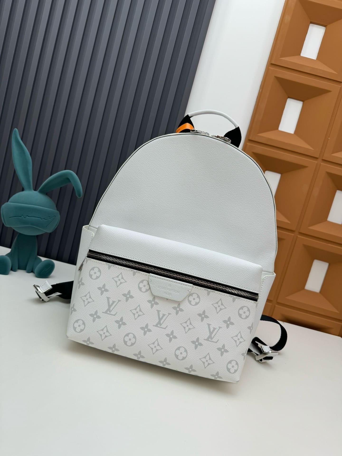 L0vis Vvtt0n M31061 Discovery Backpack