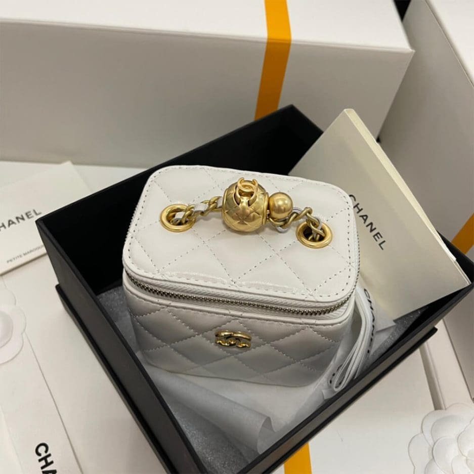 Ch**el SMALL VANITY WITH CHAIN AP1447
