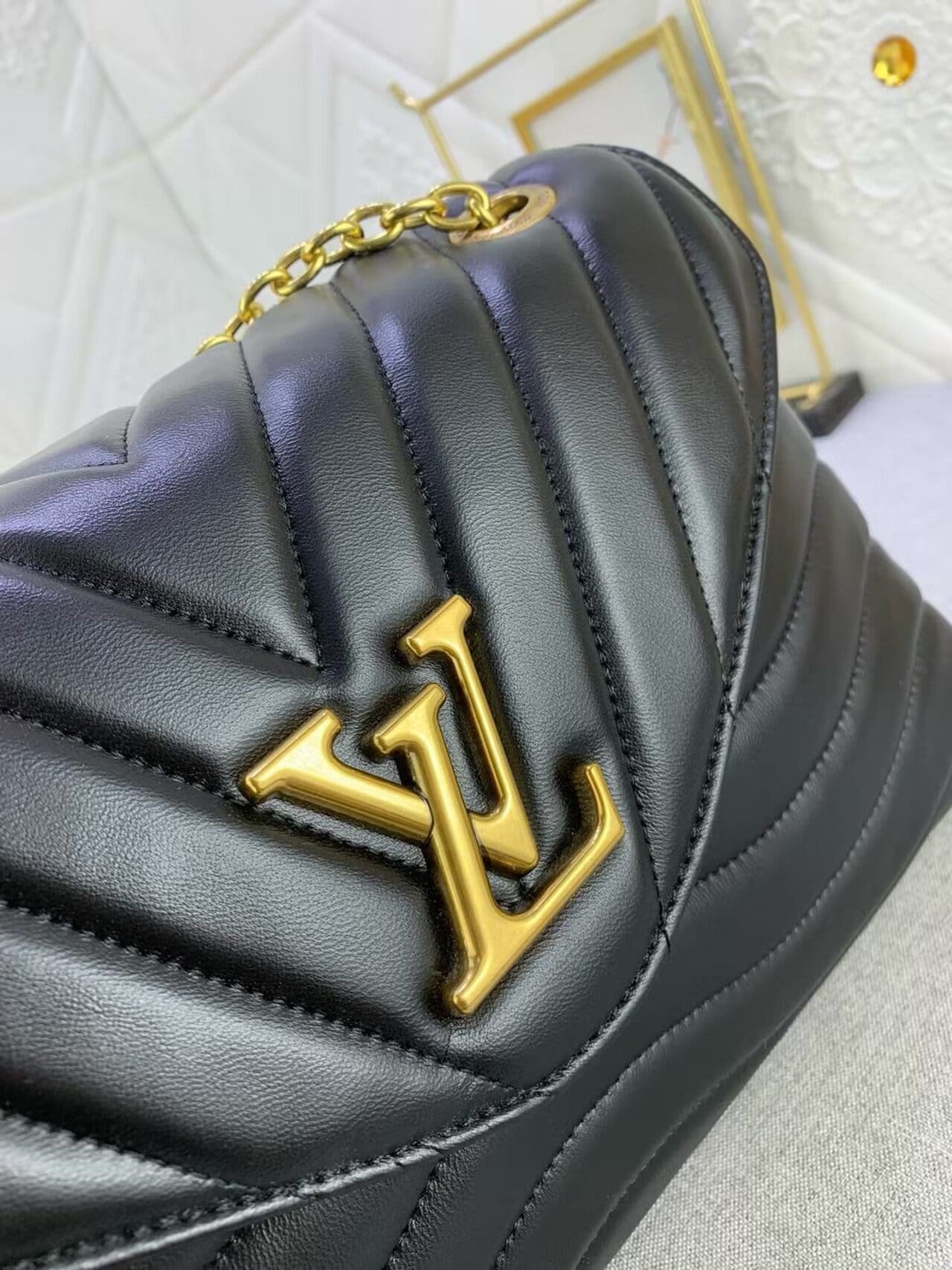 L0vis Vvtt0n M21615 New Wave Chain Bag GM Black