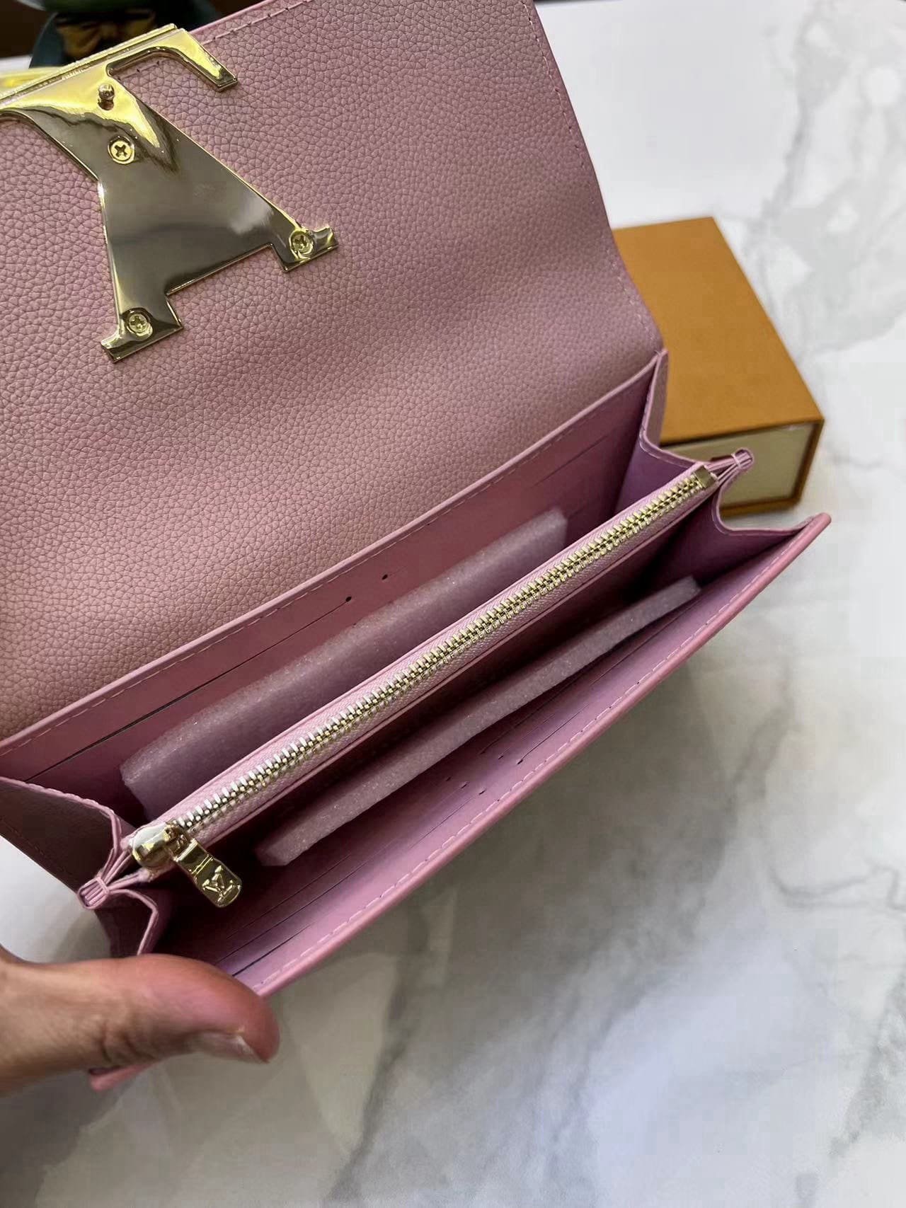 L0vis Vvtt0n M61249 Capucines Wallet