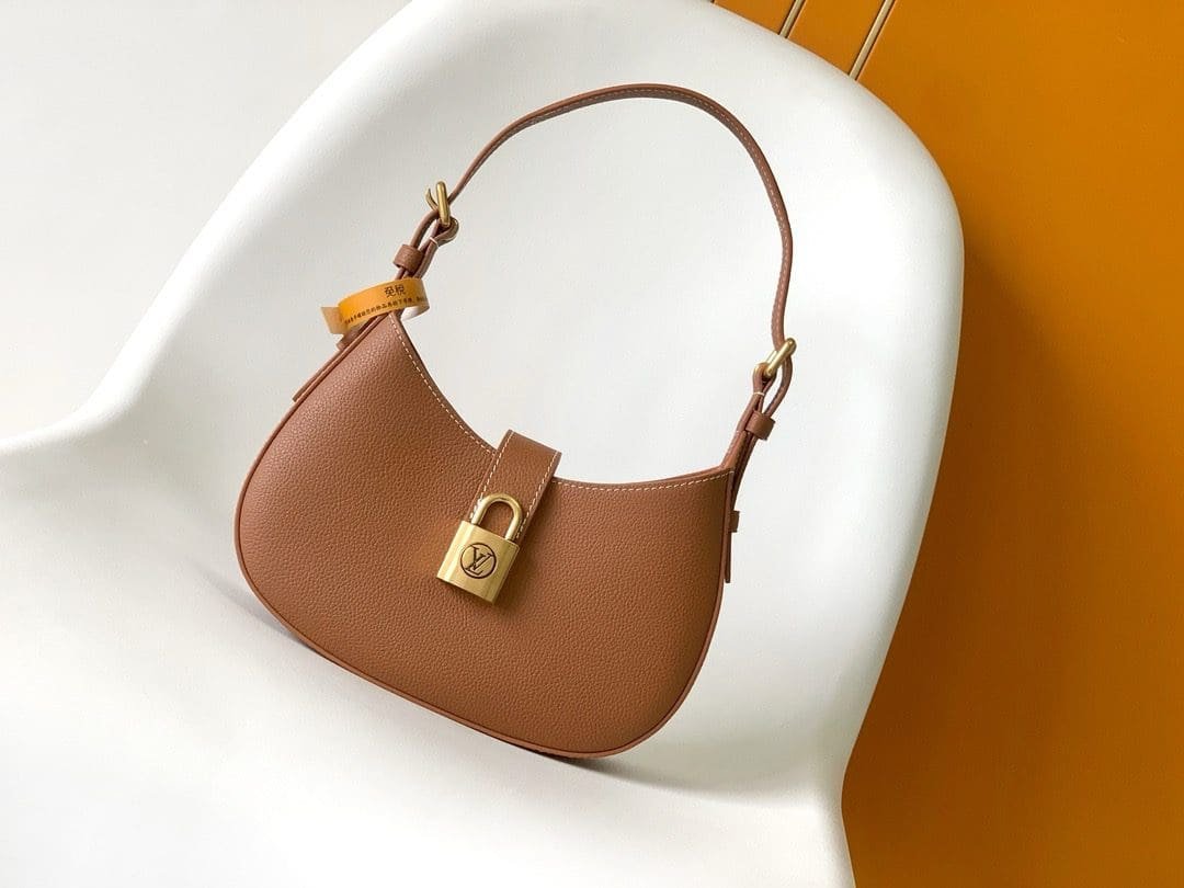 L0vis Vvtt0n M24885 Low Key Shoulder Bag