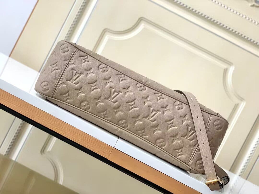 L0vis Vvtt0n TRIANON medium handbag M46504