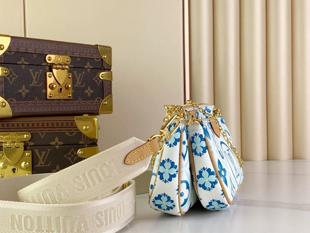 L0vis Vvtt0n M25374 LV By The Pool Multi Pochette Accessoires