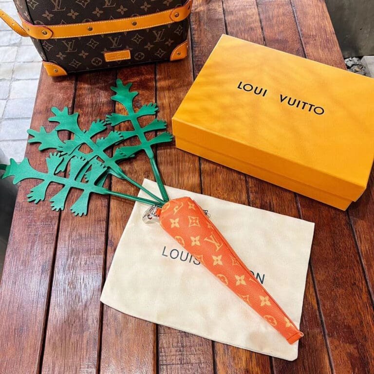 L0vis Vvtt0n Carrot pouch M80851