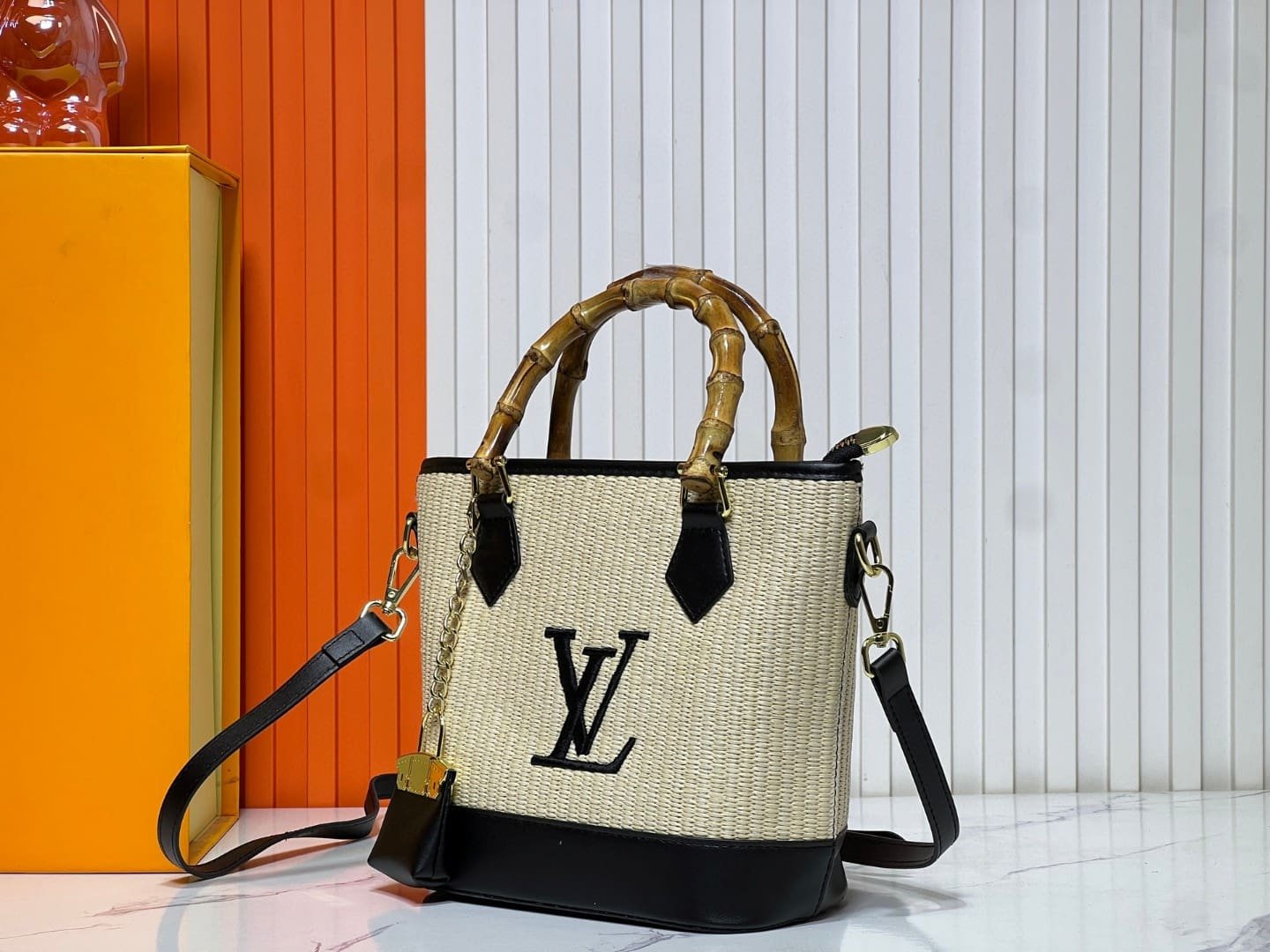 L0vis Vvtt0n Raffia Petit Bucket Tote