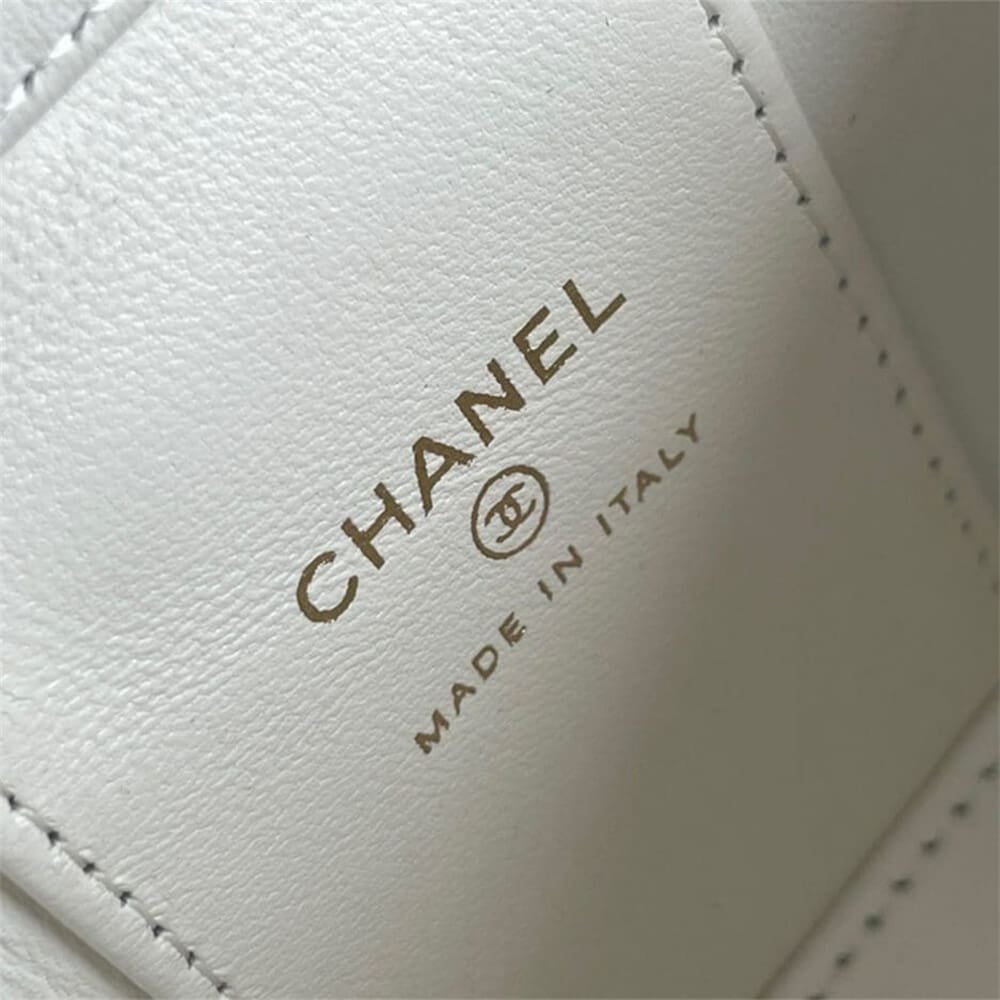 Ch**el SMALL VANITY WITH CHAIN AP2931