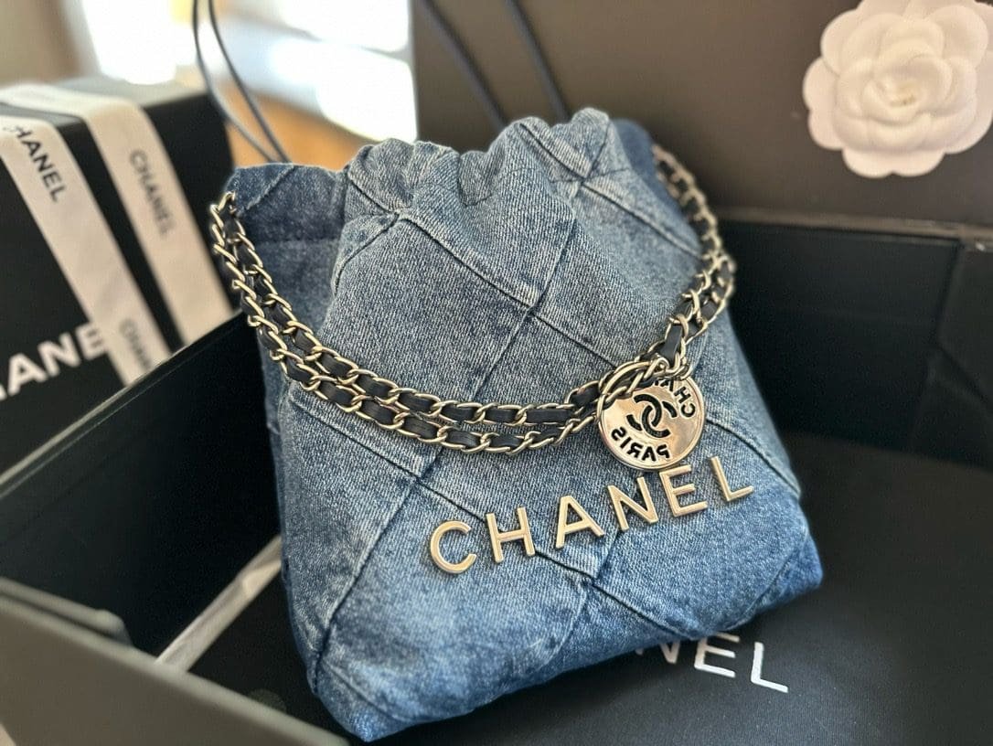 Ch**el 22 mini handbag