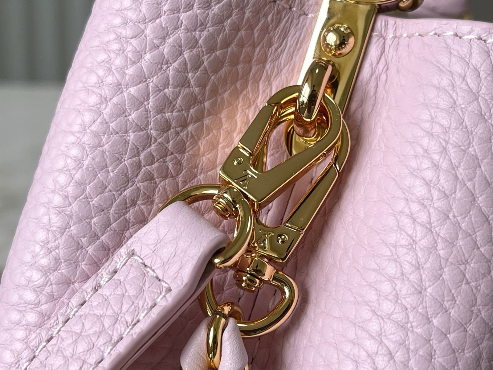 L0vis Vvtt0n M23951 CAPUCINES MINI BAG