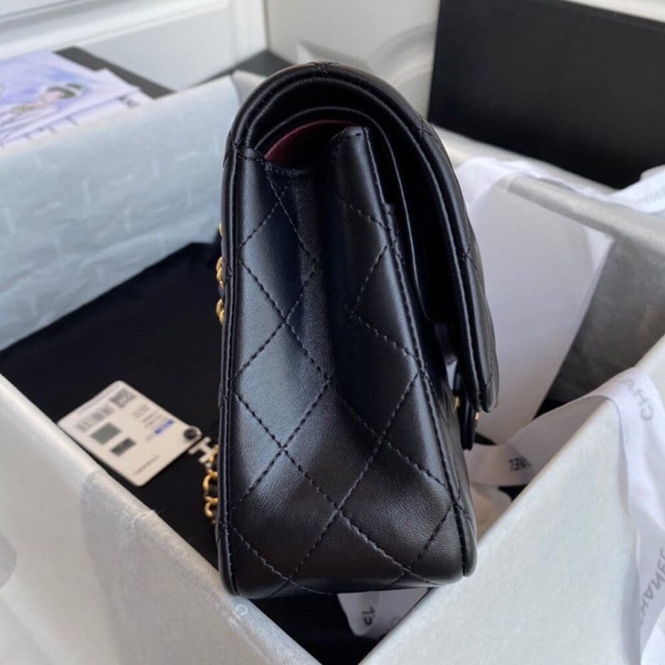 Ch**el CLASSIC HANDBAG Lambskin & Gold Metal